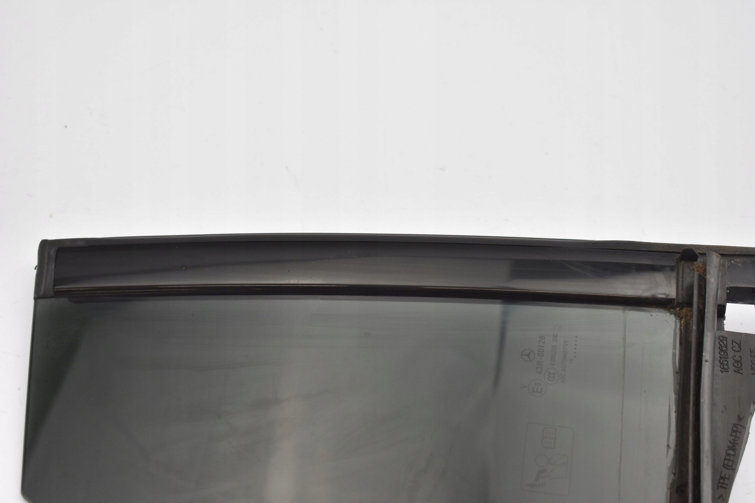 SZYBA DRZWI PRAWY TYŁ MAŁA MERCEDES CLA W117 2015 Producent części Mercedes-Benz OE