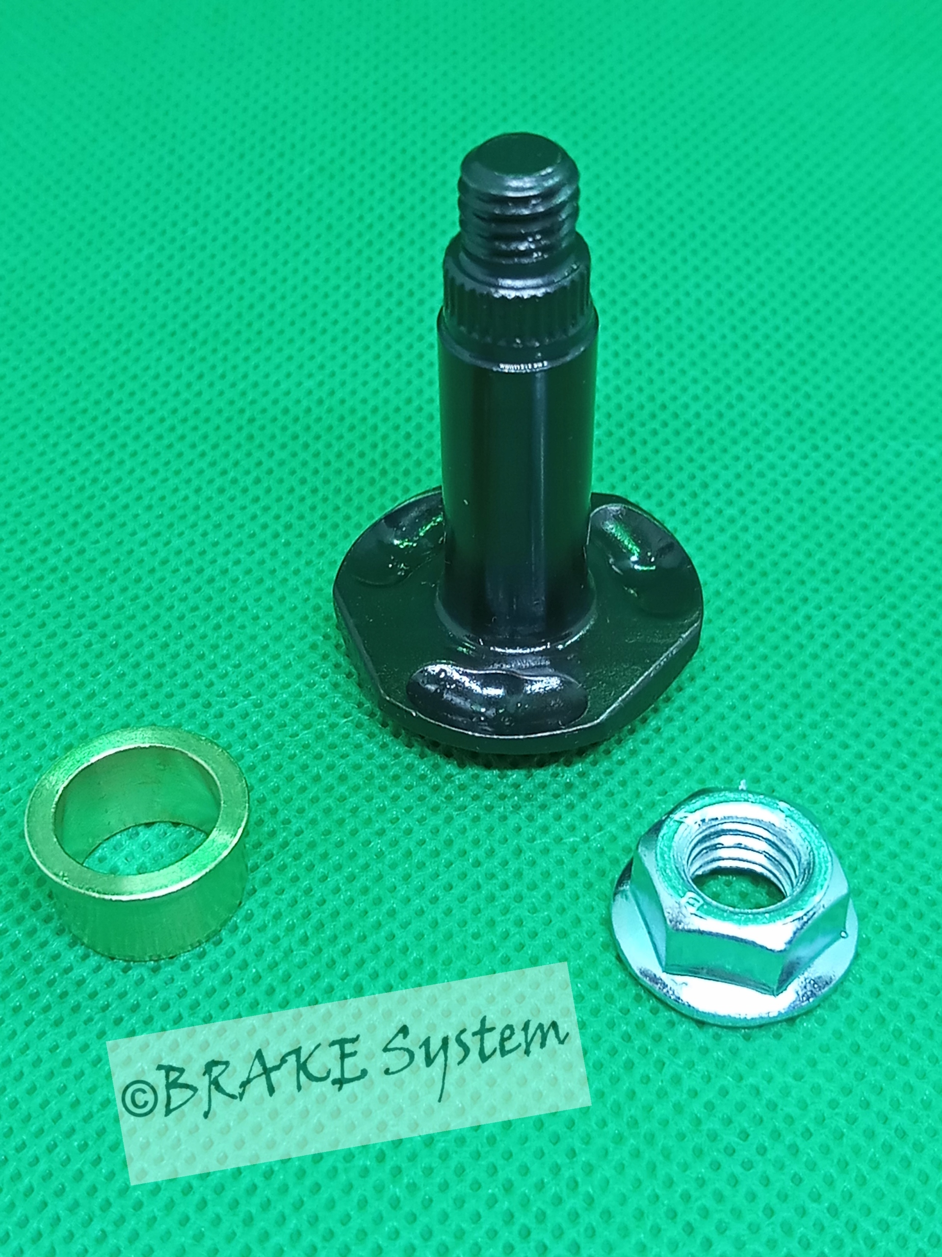 

ośka zacisku hamulca 11mm z nakrętką tulejka