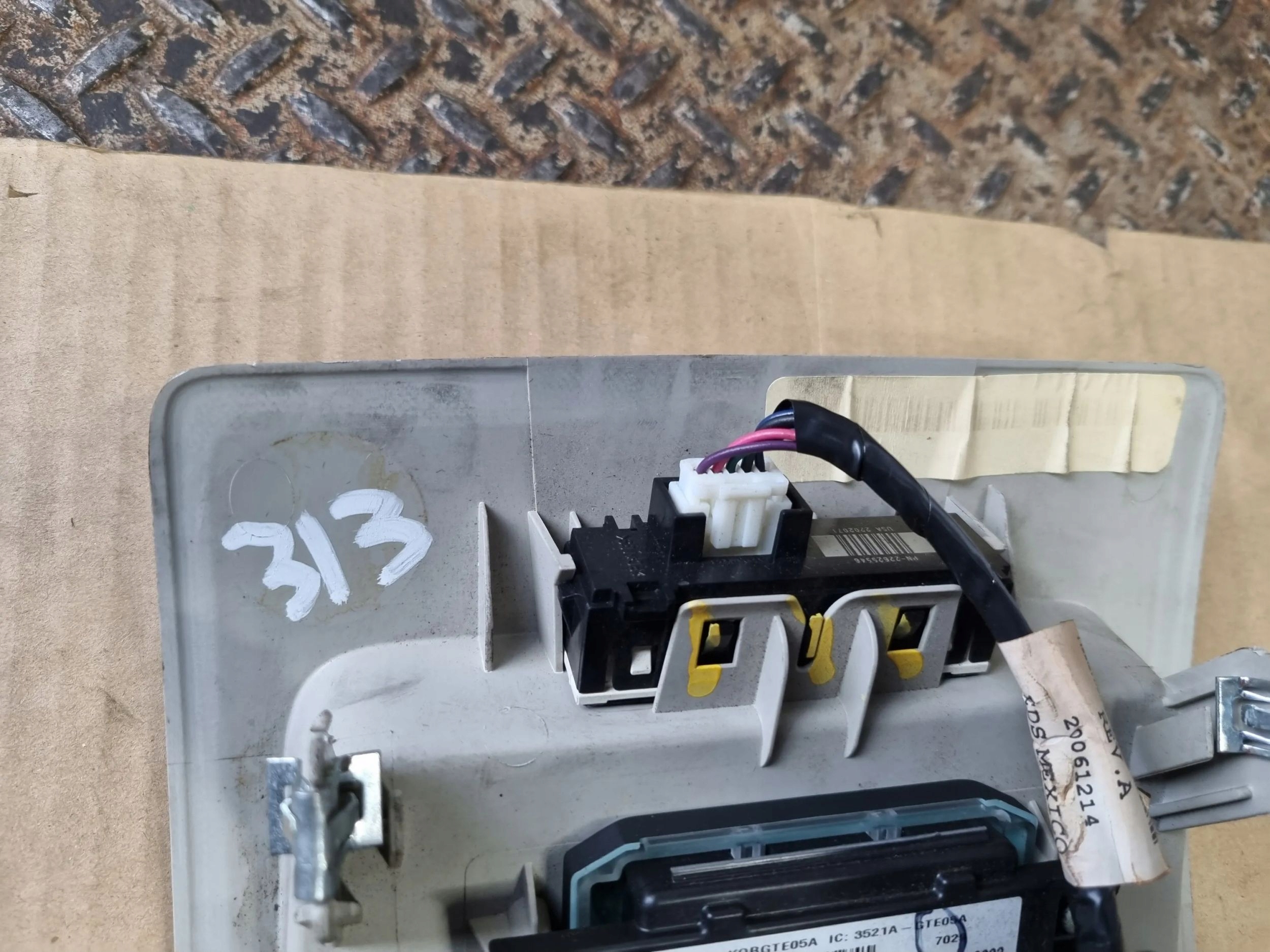 2007 Cadillac ESCALADE лампочка 15913223