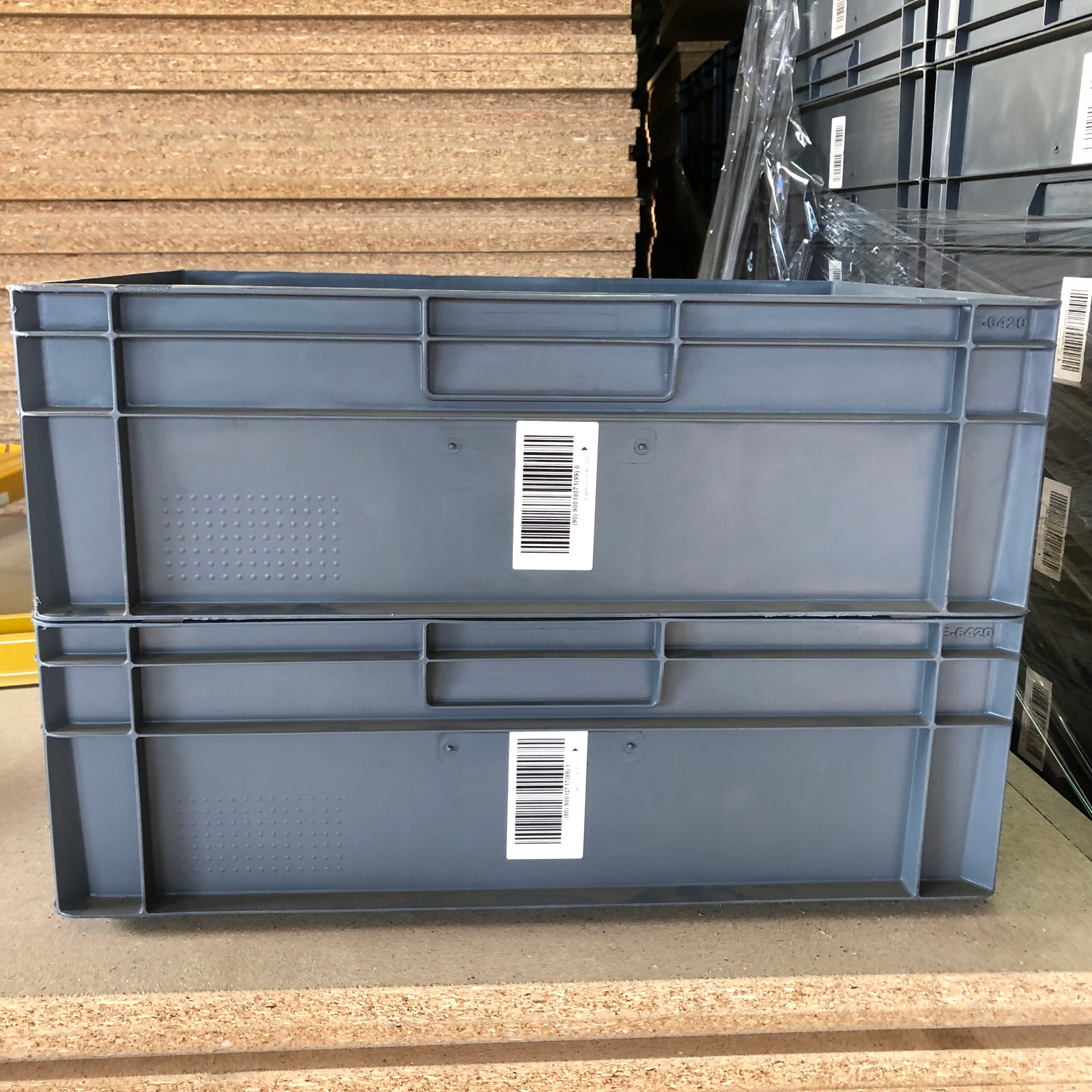 SKRZYNKA TRANSPORTOWA MAGAZYNOWA SZARA MOCNA 60/40/18 Kod producenta Skrzynka