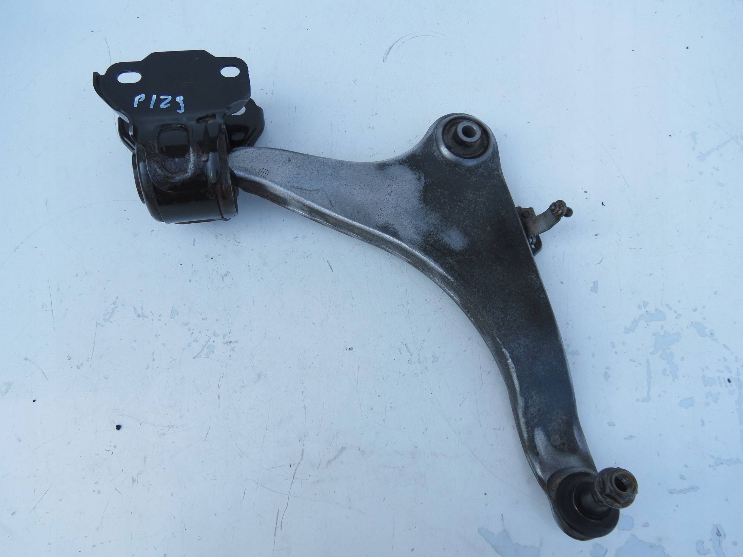VOLVO S60 II V60 and 2.0 163KM arm right front 45701228715