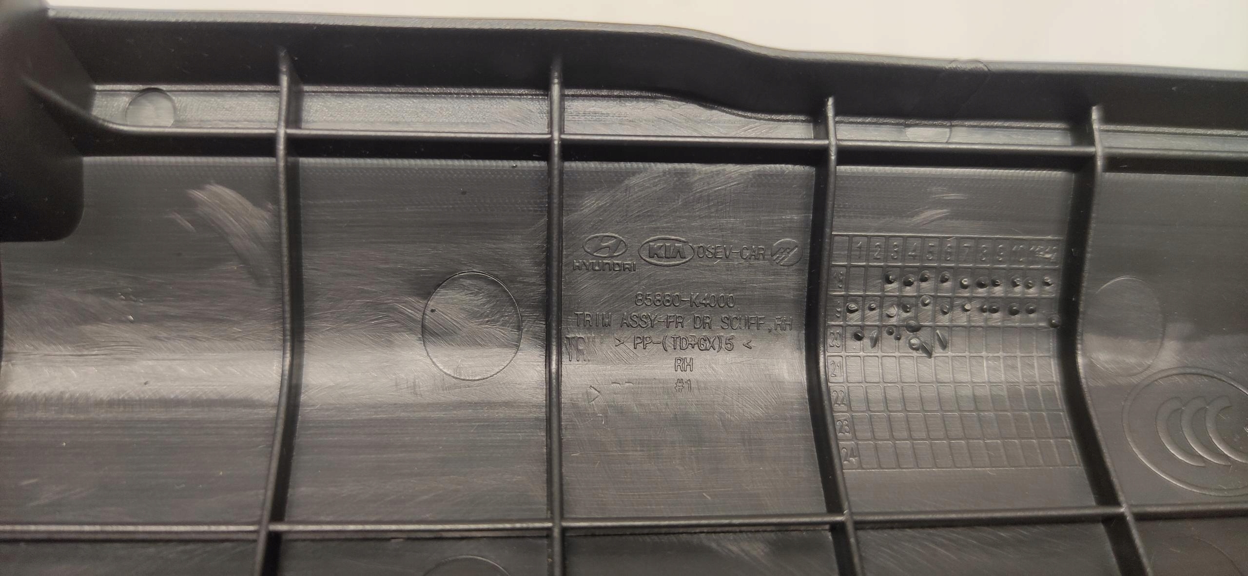 HYUNDAI KONA EV cap cover of the threshold right front 17