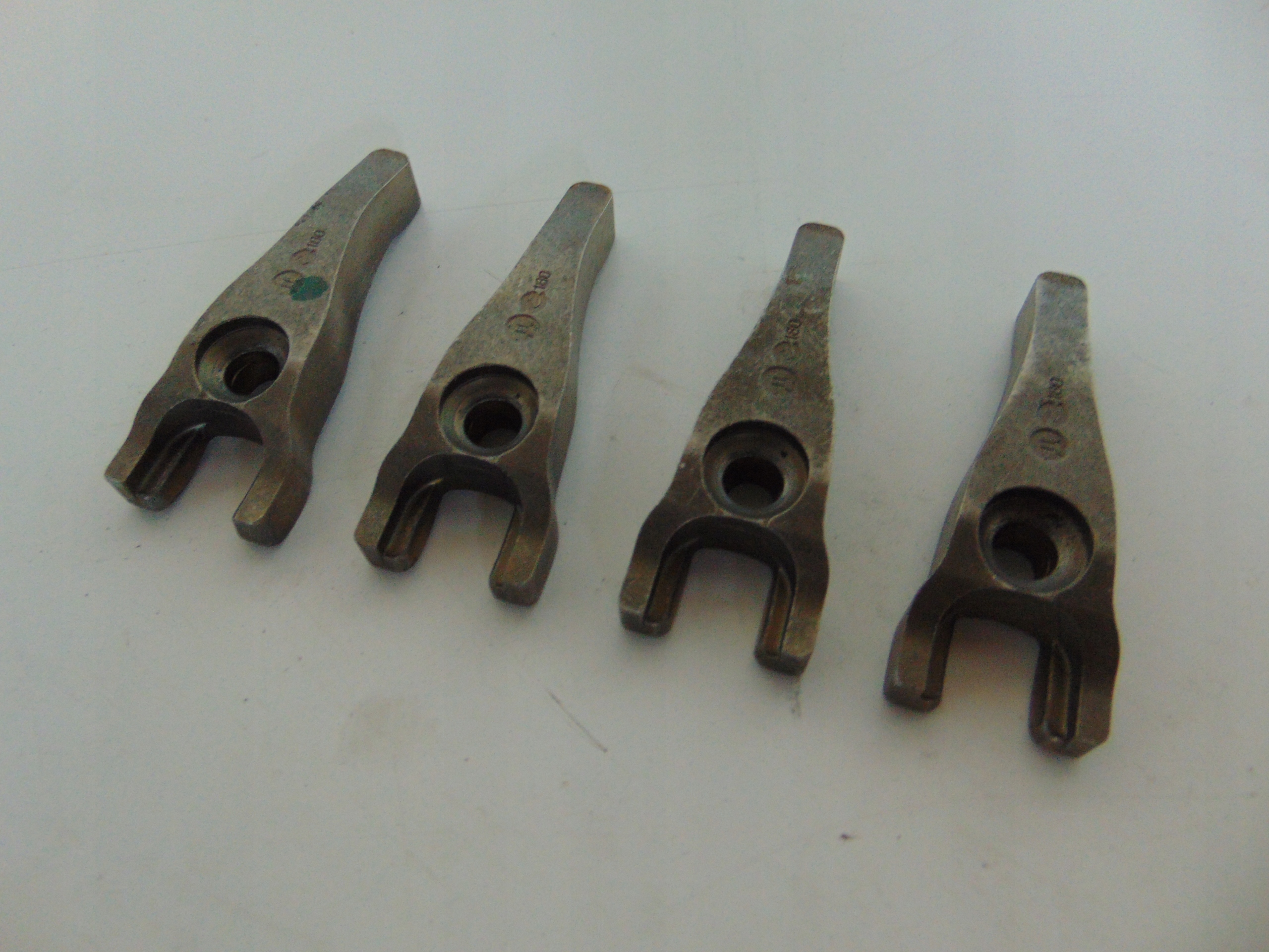 ŁAPKA MOCOWANIE WTRYSKU CITROEN PEUGEOT 2.0 HDI