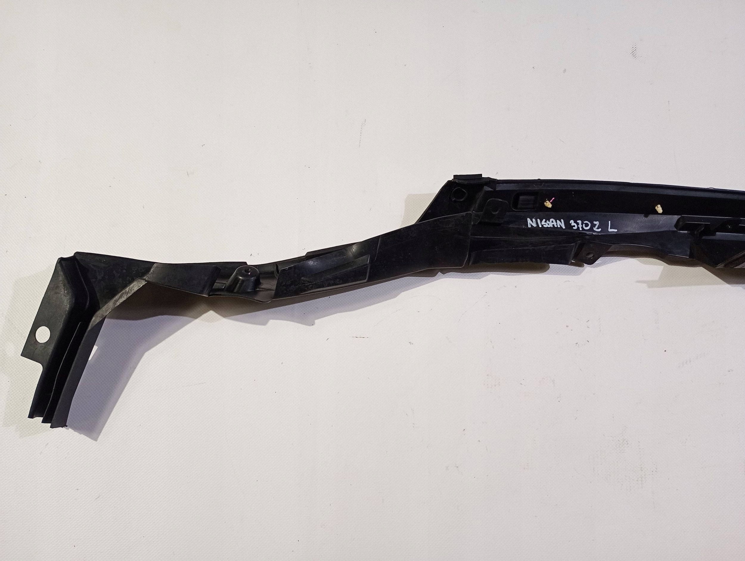 couverture joint aile avant gauche Nissan 370Z Cabrio 2009