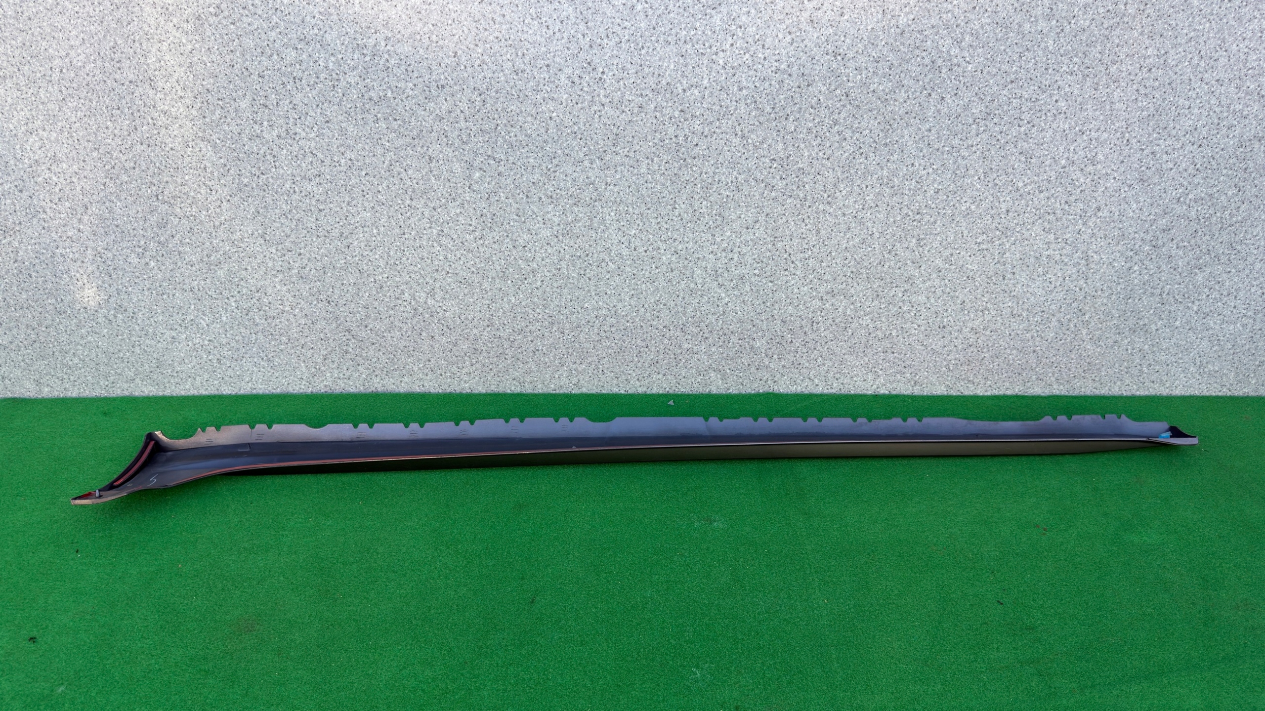 AUDI A4 B9 ALLROAD right moulding threshold threshold WERSJA MALOWANA 8W9853860D C2K
