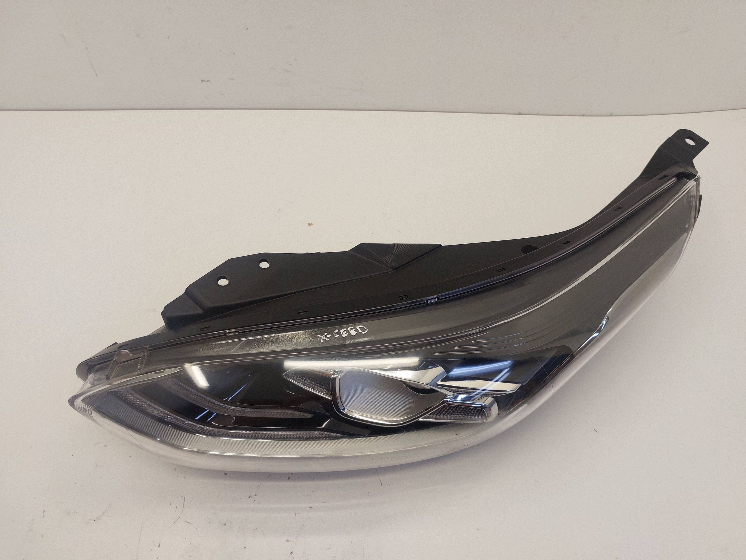 KIA CEED 3 III 18r-> light left FULL LED front front J7921-11010