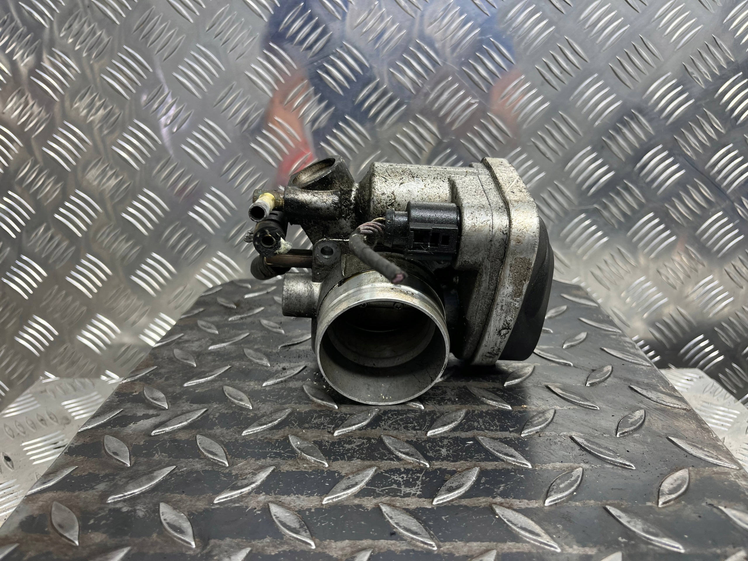 throttle flap VOLKSWAGEN GOLF 5 plus 06A133062AT