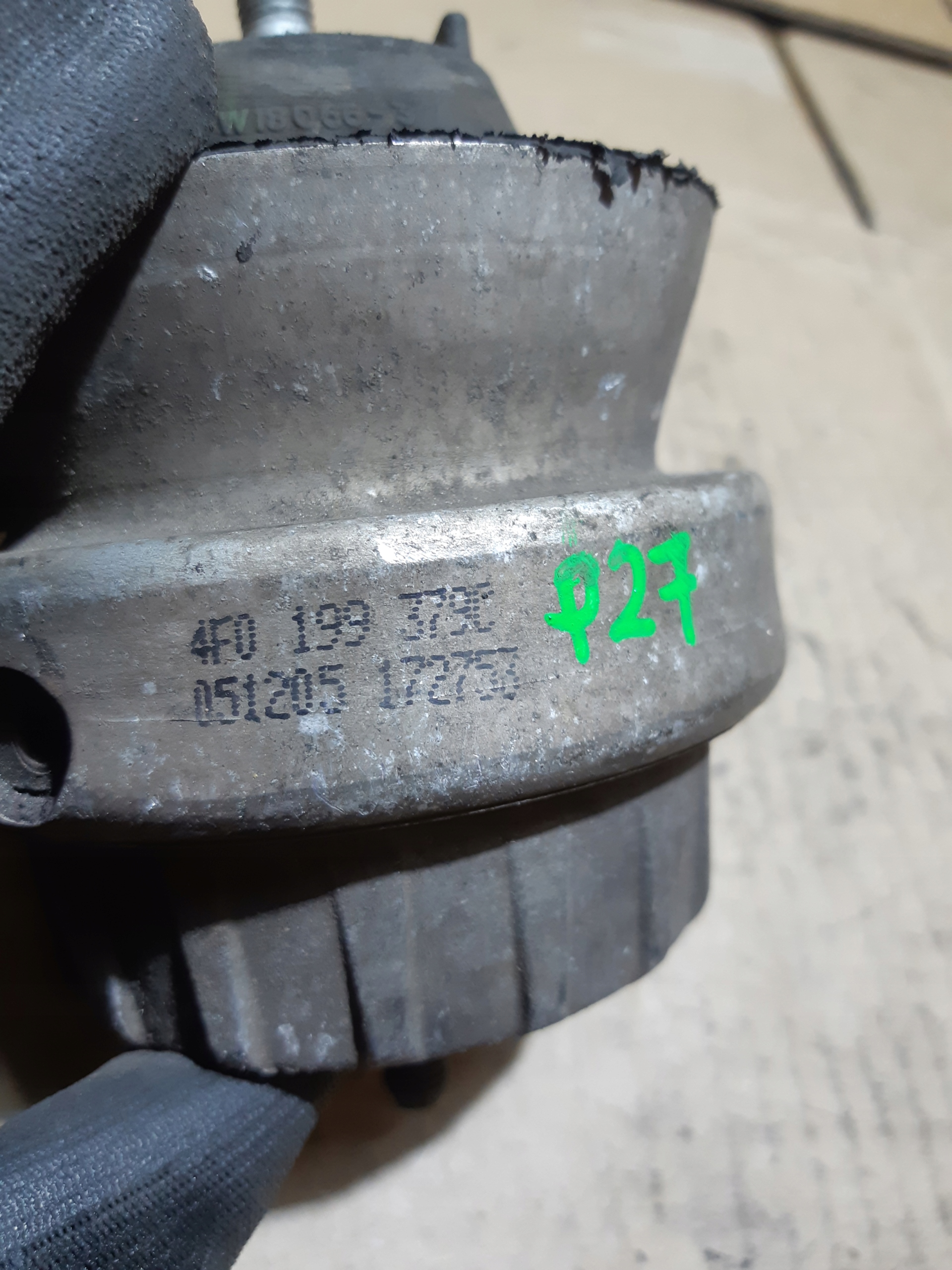 AUDI A6 C6 2.0 TFSI TDI engine mount 4F0199379C