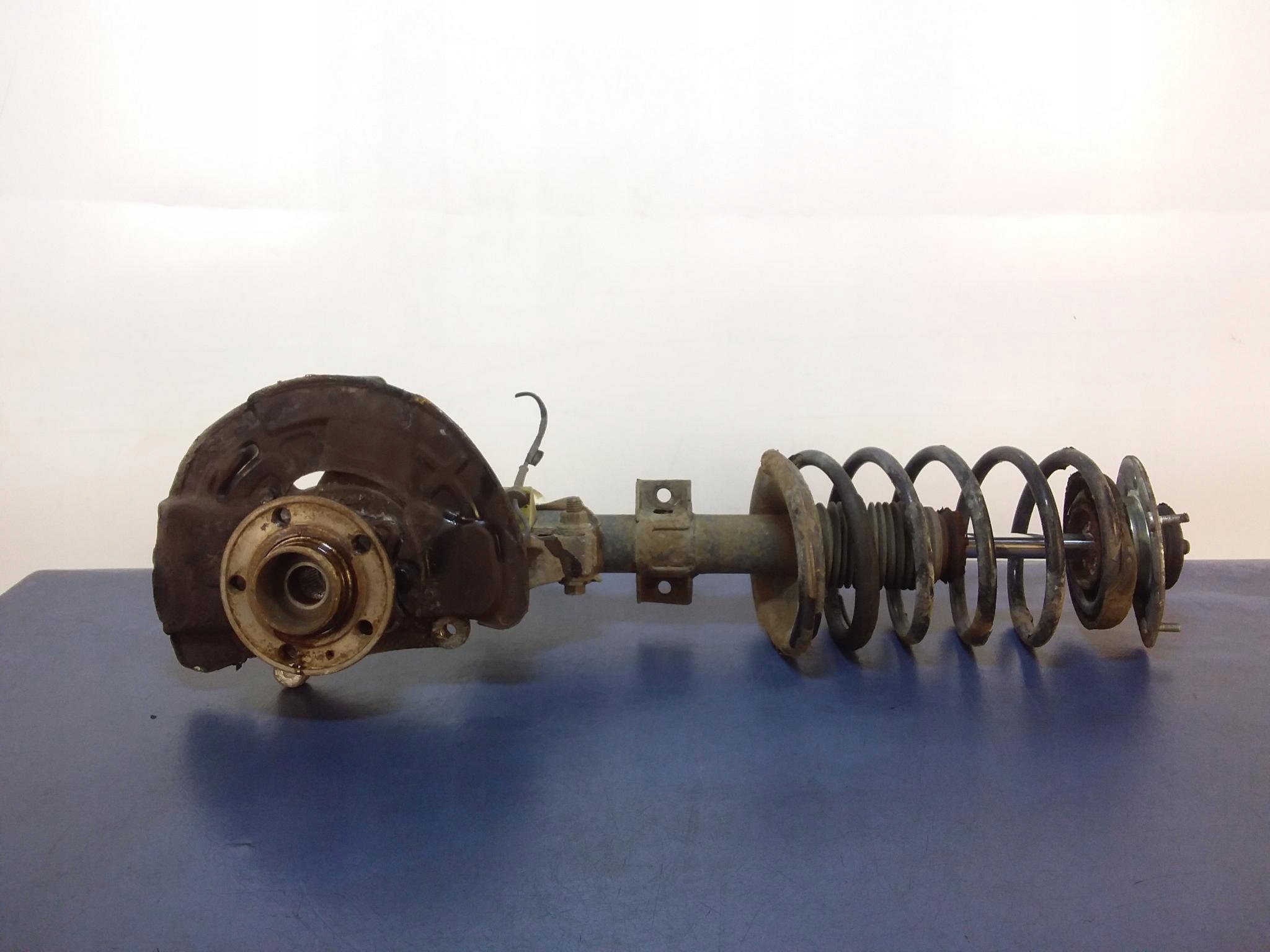 VOLVO S60 и кроссовер MCPERSON передний правый