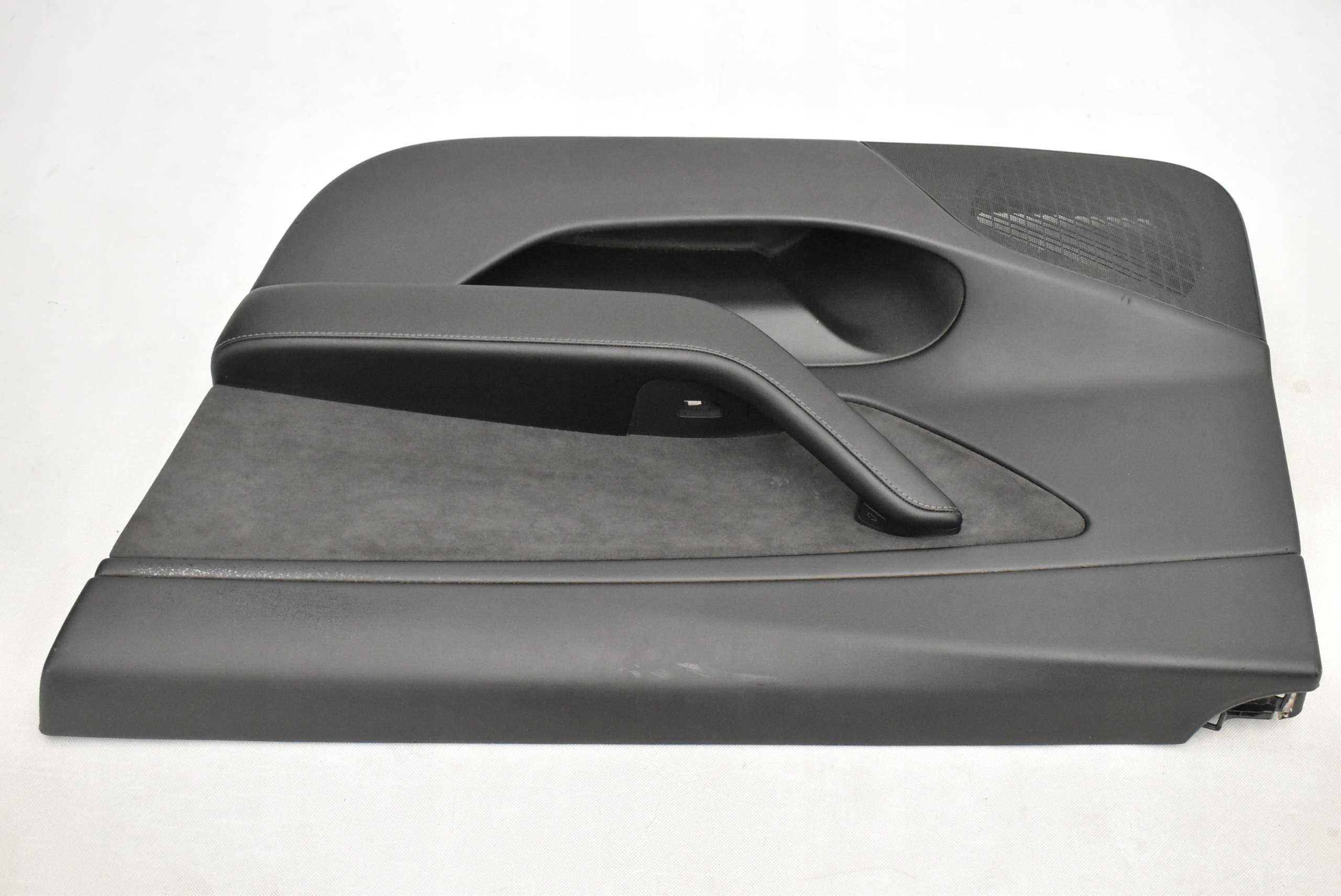 TESLA MODEL 3 BOCZEK DRZWI PRAW PRZÓD 1477302-99-E Producent części Tesla