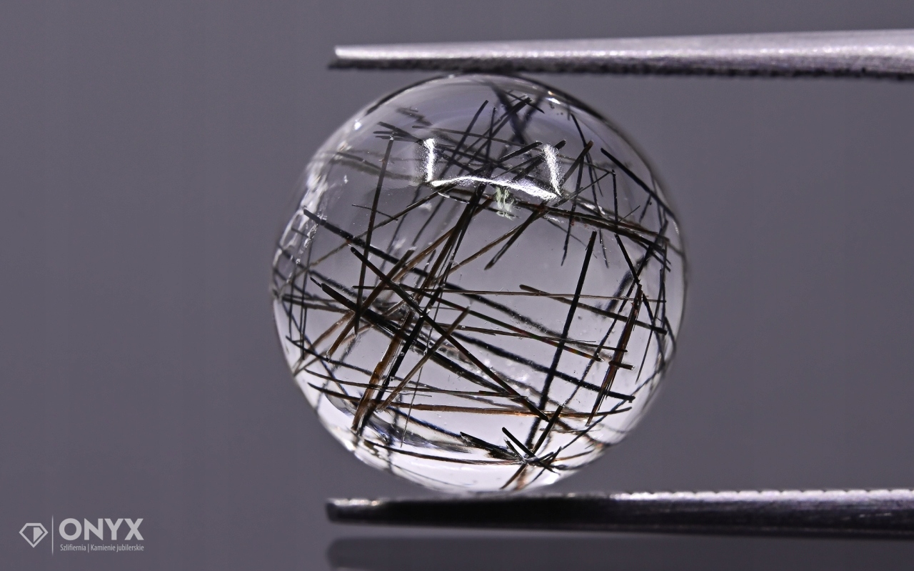 Křemen s turmalínem kabošon A kulatý fi 12 mm