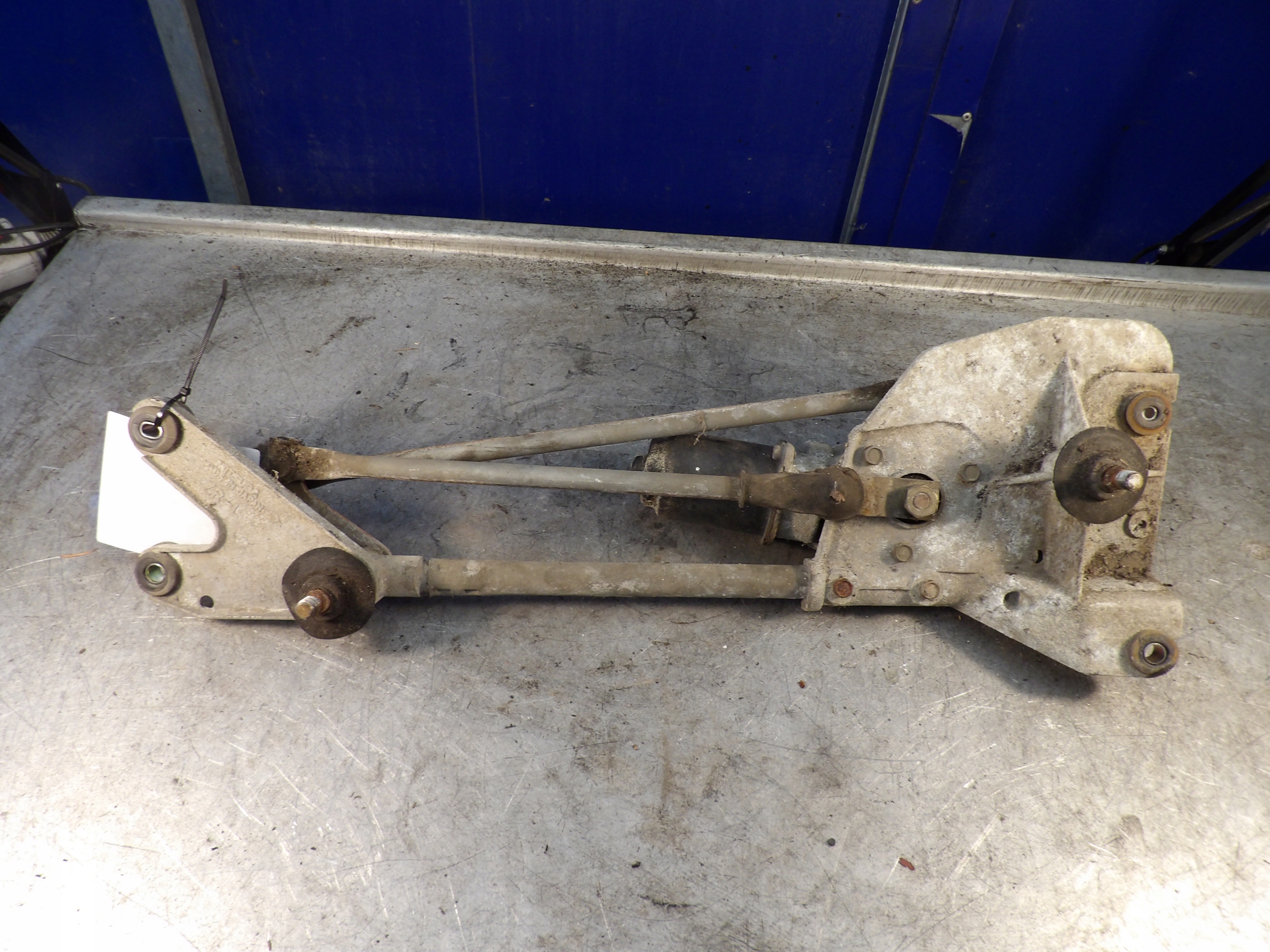 Nissan X-Trail T30 wiper mechanism front 2,2DTI