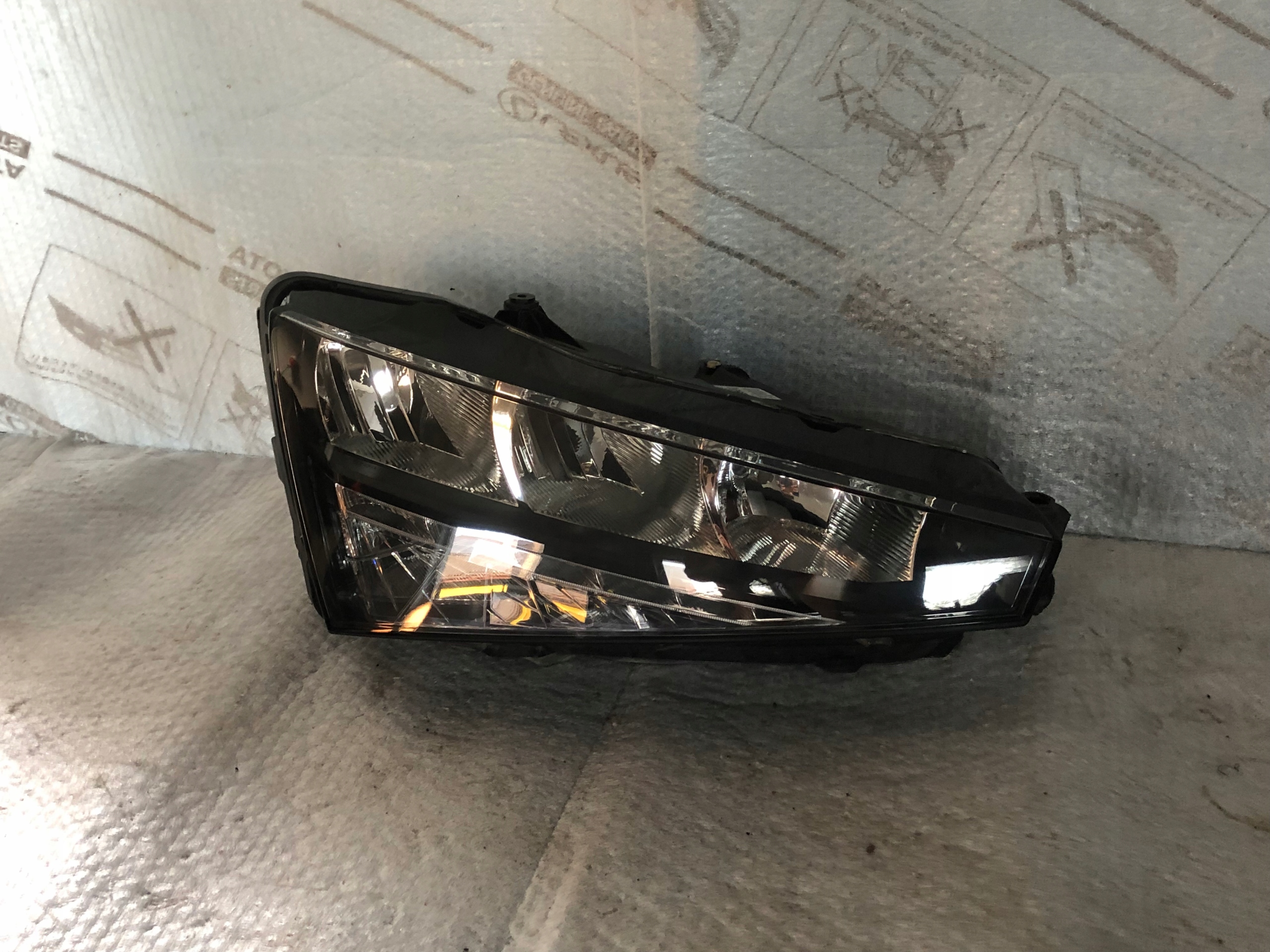 REFLEKTOR Droite SKODA SCALA FULL LED nr.0