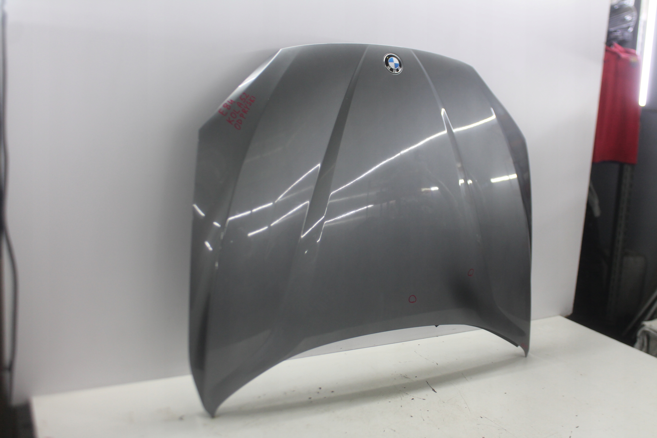 Capot BMW X1 E84 des roues. A52 09-15