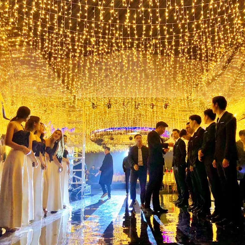MOCNE SOPLE ZEWNĘTRZNE LAMPKI NA DOM KURTYNA ŚWIETLNA GIRLANDA 200LED BIAŁY Kolor lampek biały