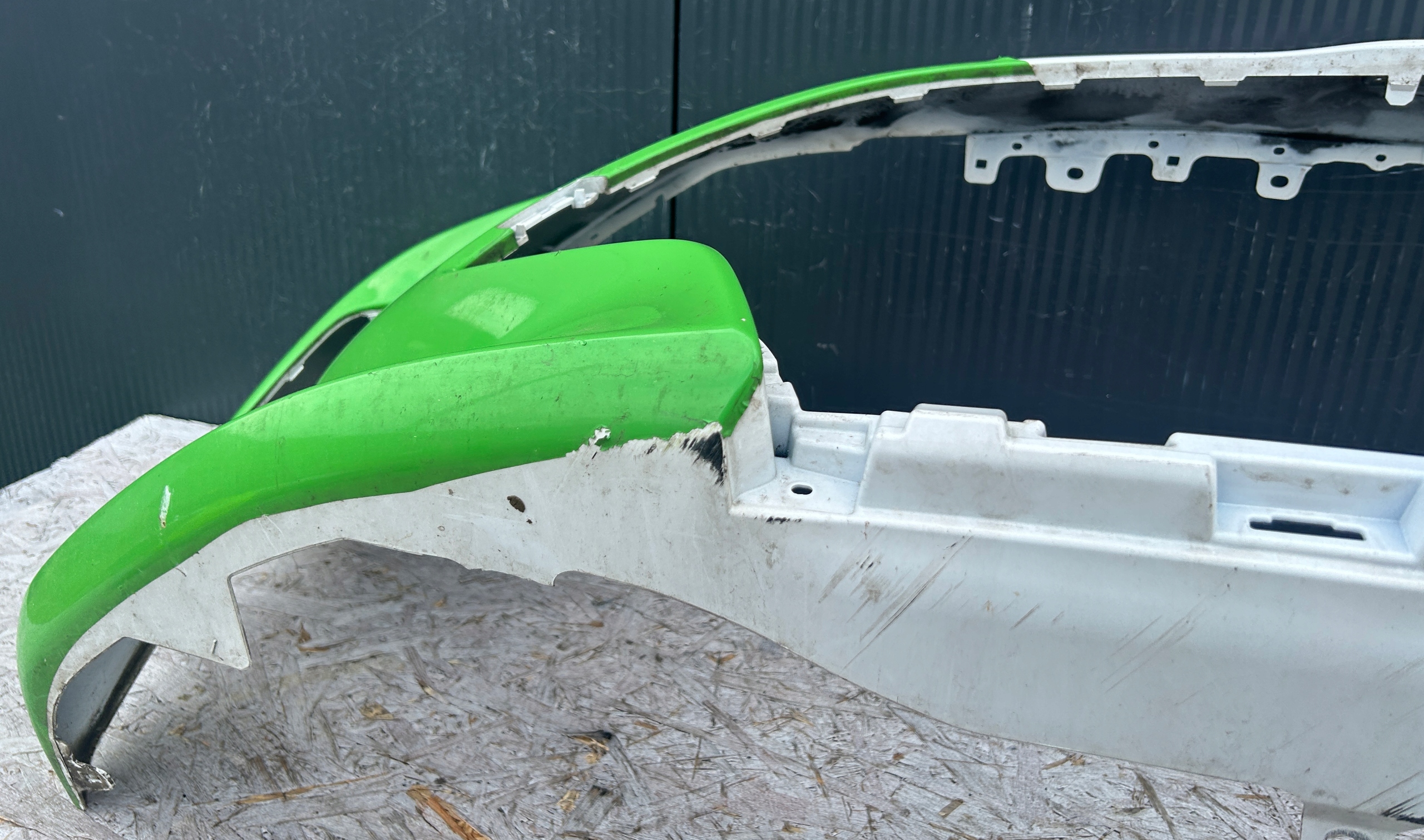 bumper front front TOYOTA YARIS IV 20