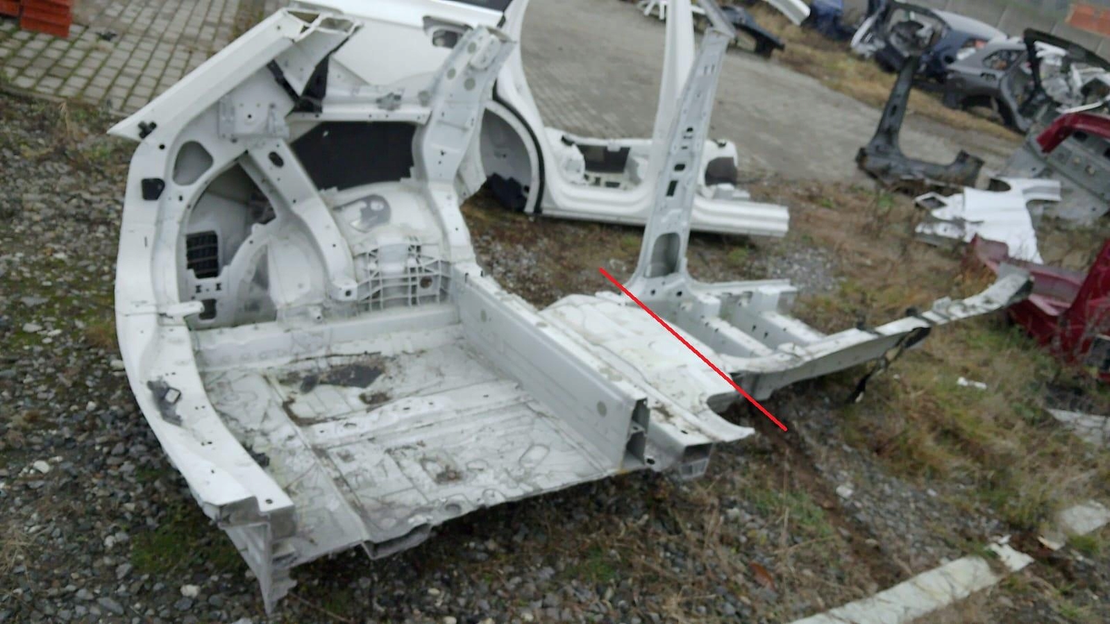 ĆWIARTKA BŁOTNIK LEWY TYŁ VW TOUAREG III Producent części Volkswagen OE