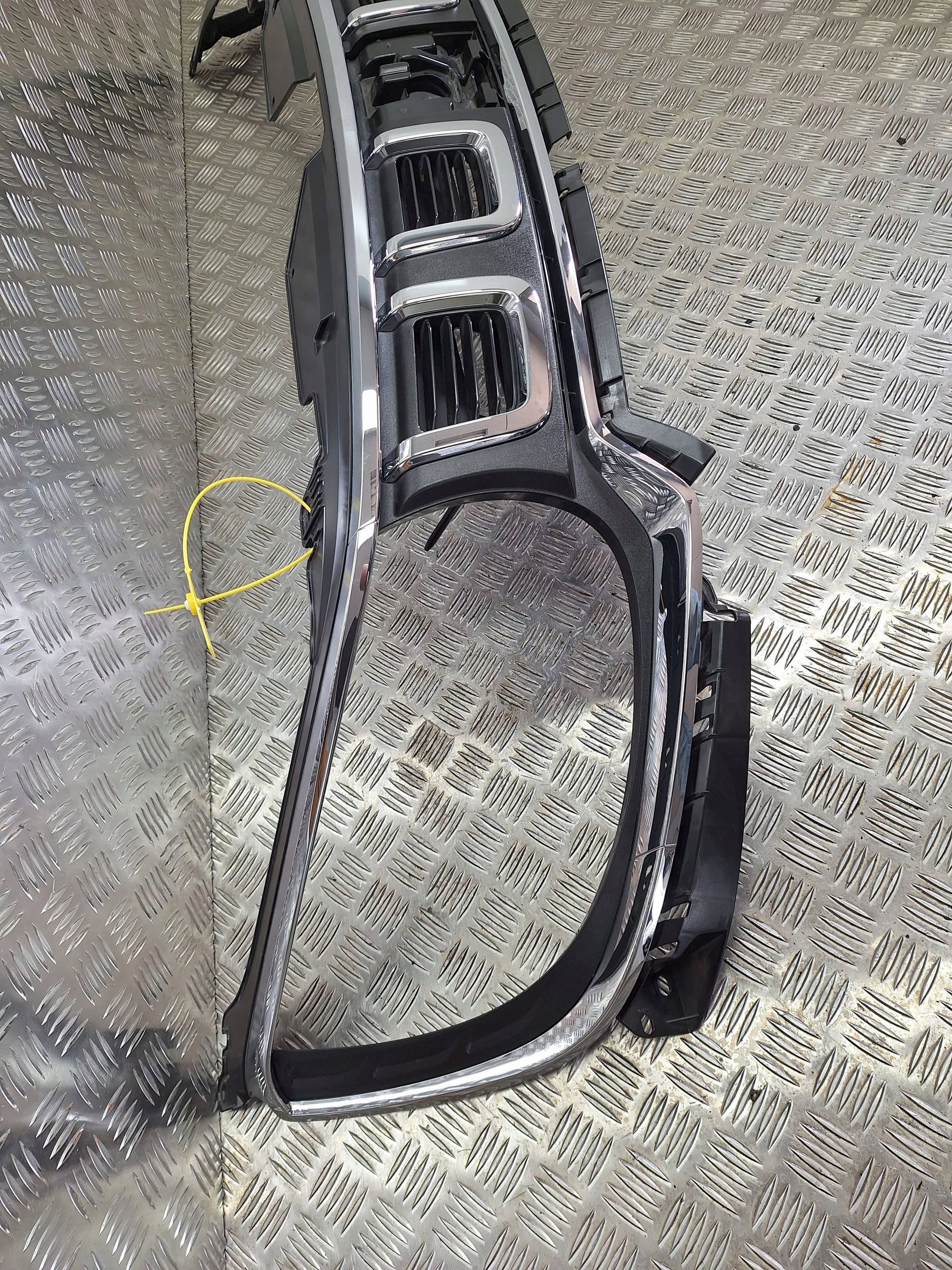 Grille SUZUKI IGNIS III LIFT 20-26 72111-73S0