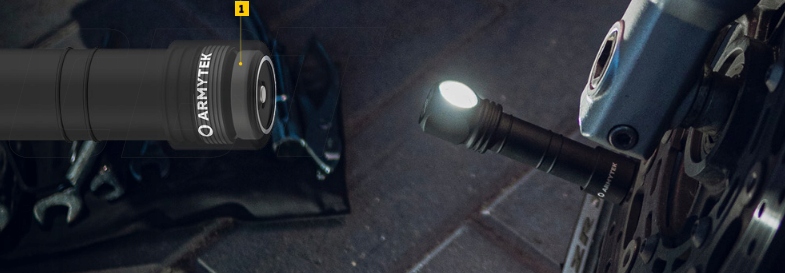 LATARKA RĘCZNA AKUMULATOROWA WIELOFUNKCYJNA TRWAŁA NA ROWER BARWA CIEPŁA Zasilanie akumulatorowe