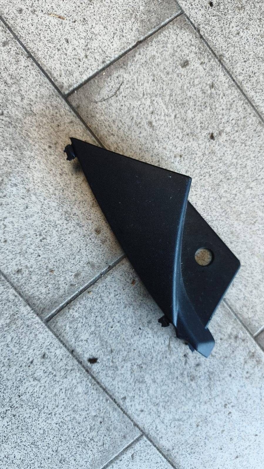 corner zakonczenie front side left Renault Twingo e-tech 668633820R