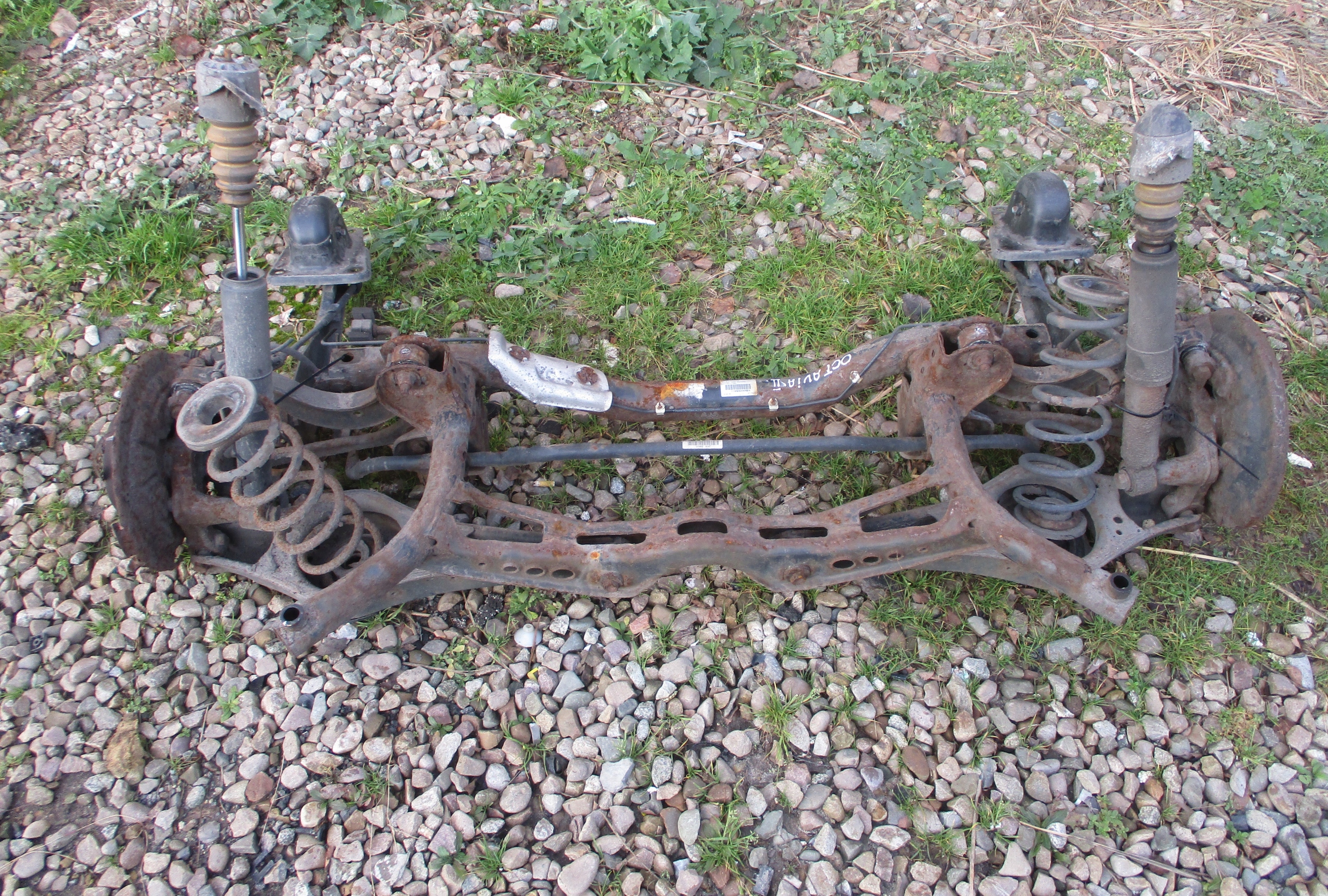 BELKA ZAWIESZENIA TYŁ OŚ WÓZEK SKODA OCTAVIA II LIFT KOMBI