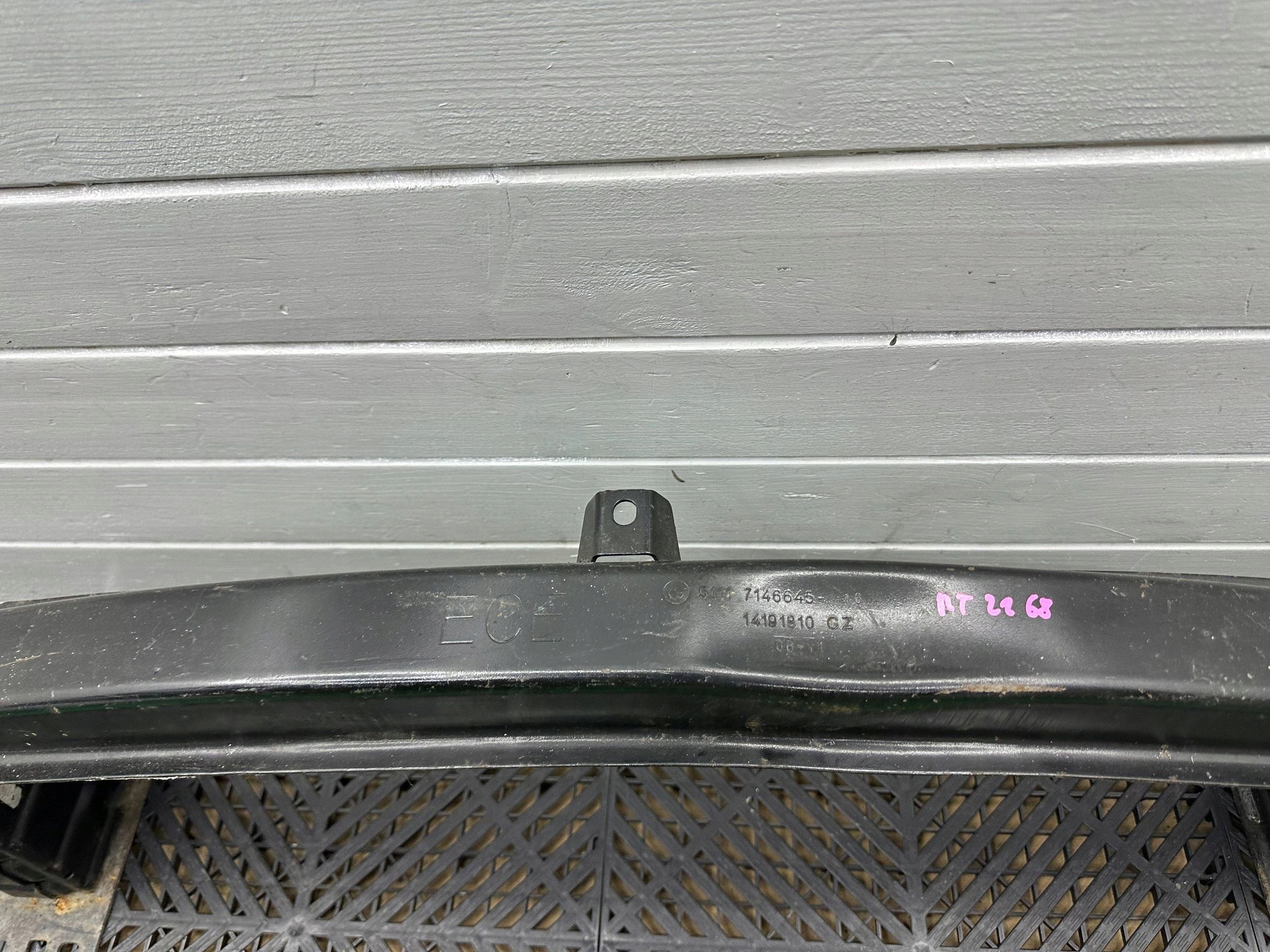 bumper support of the front front BMW X3 E83 7146645