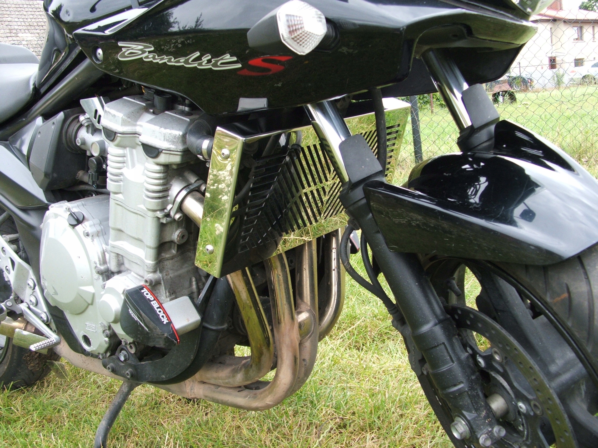 SUZUKI GSF 650 BANDIT OSŁONA CHŁODNICY Waga produktu z opakowaniem jednostkowym 2 kg