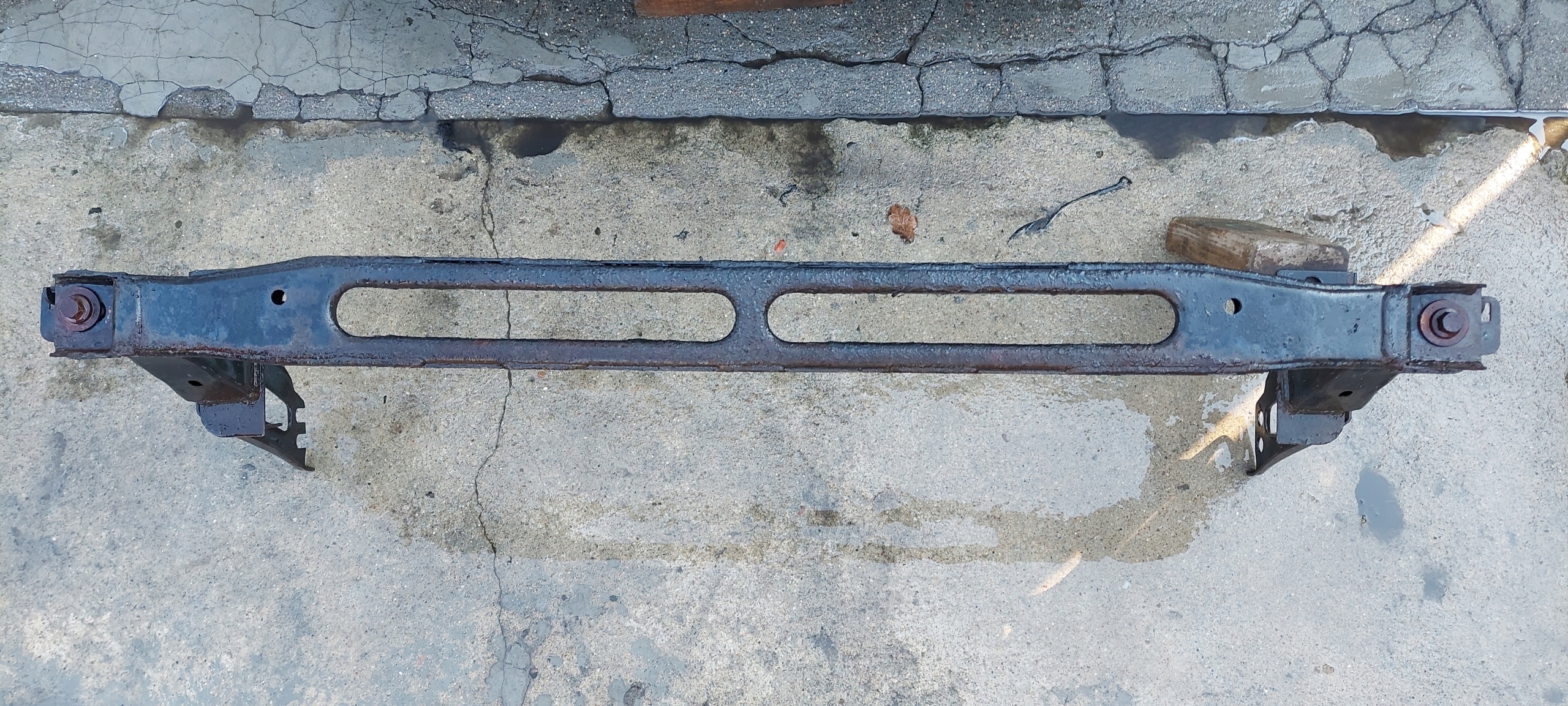 bumper support front below radiator VOLVO XC60 08-17