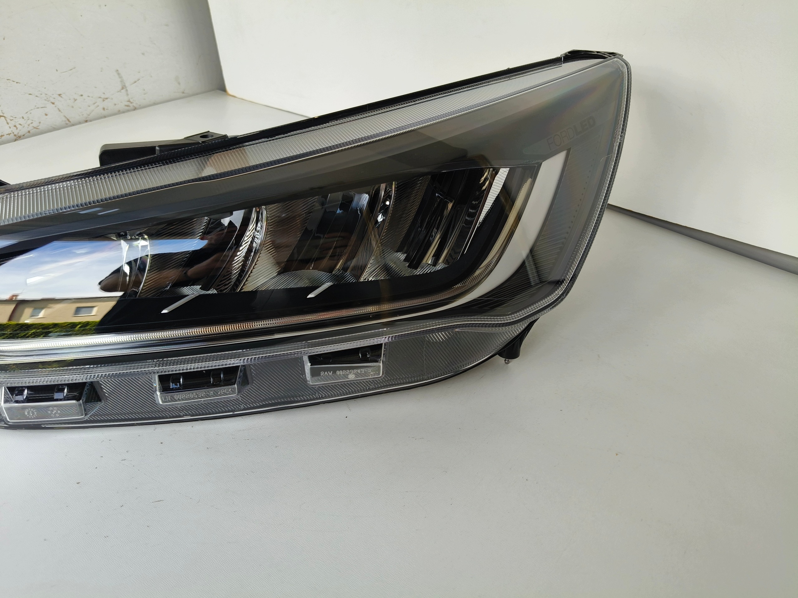 NO-WA-- light left REFLEKTOR FORD FOCUS MK4 22- LIFT FULL LED