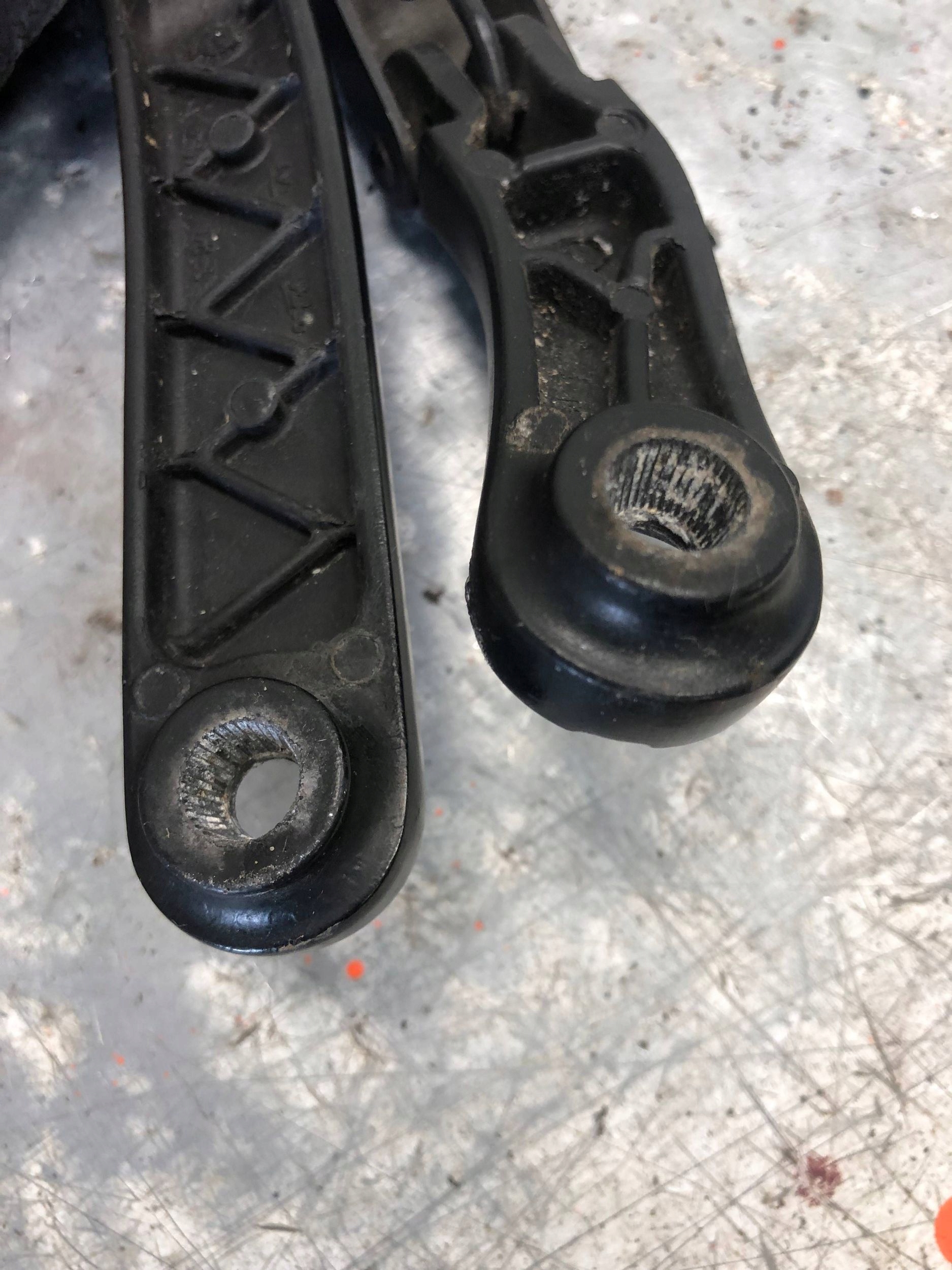 Bracci tergicristallo AUDI A4 B8 LIFT 8K1955408 8K1955407