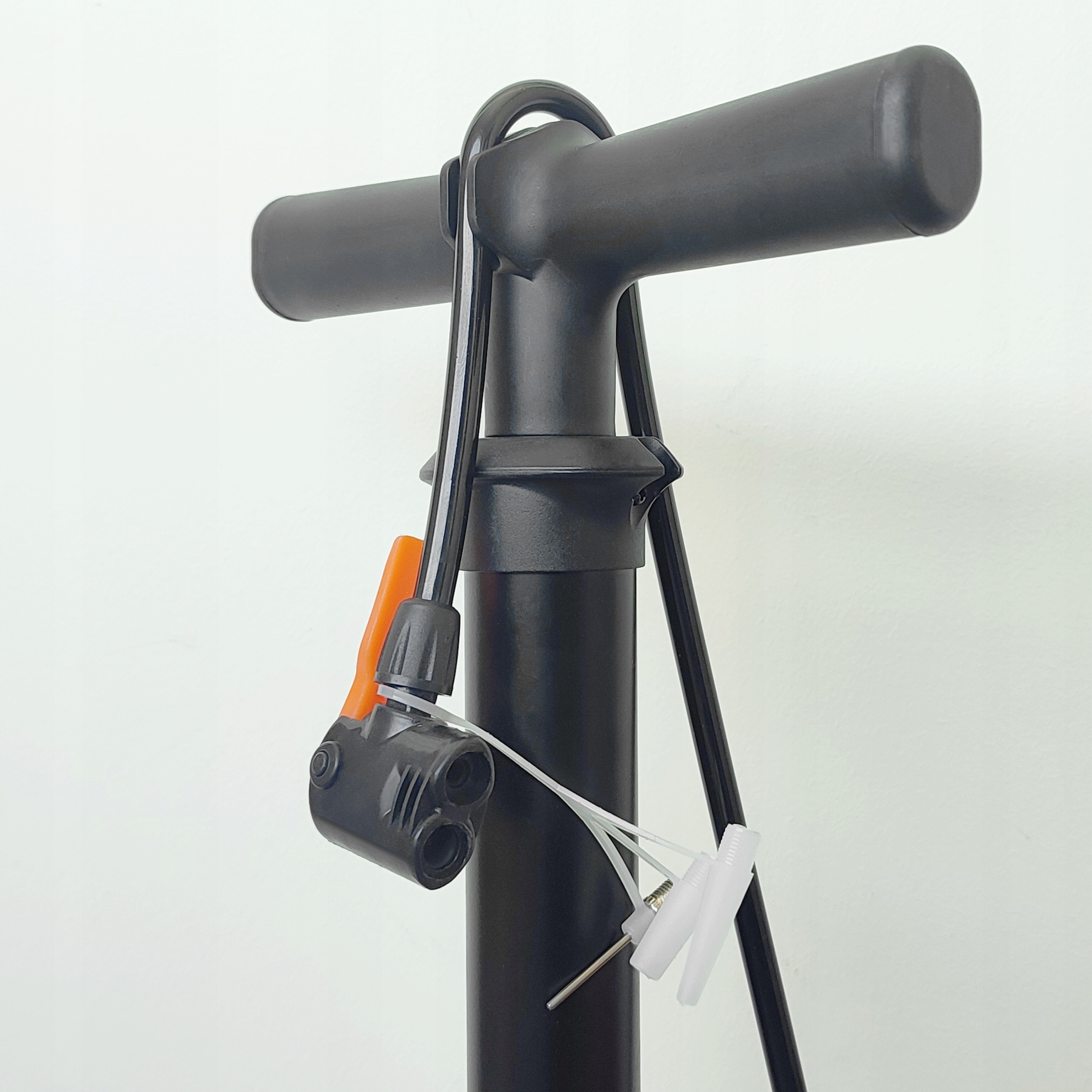 POMPKA RĘCZNA KOMPRESOR Z MANOMETREM SAMOCHODOWY DO MATERACA PIŁKI ROWERU Marka Inna marka