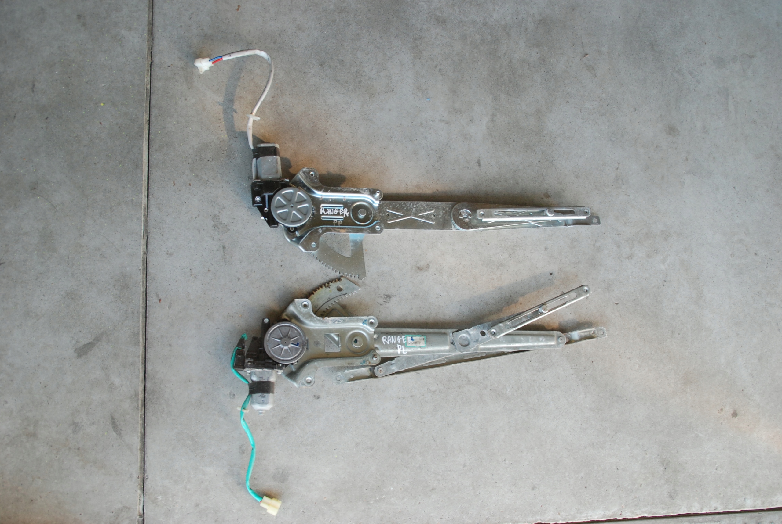 PODNOŚNIK SZYBY L / P PRZÓD FORD RANGER III Producent części Ford OE