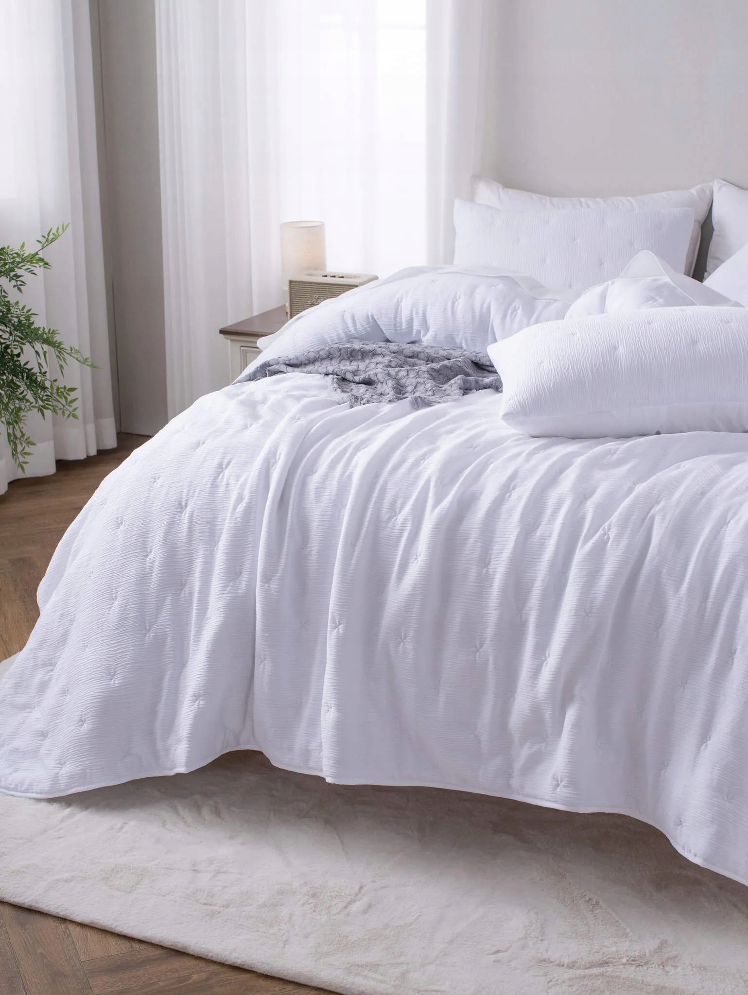 Dekorativní přehoz s mušelínovou strukturou Stella 240x220, bílý s výšivkou