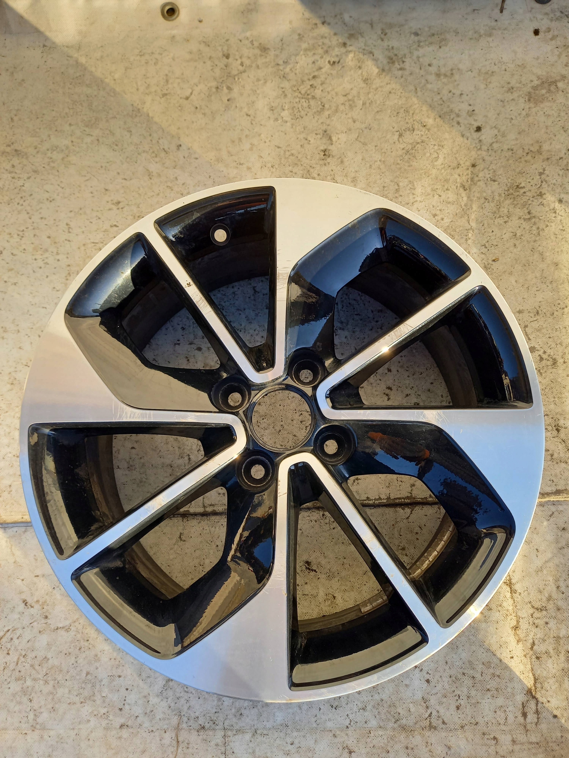 FELGA RENAULT CLIO 6,5JX16 ET44 4X100 403009007R