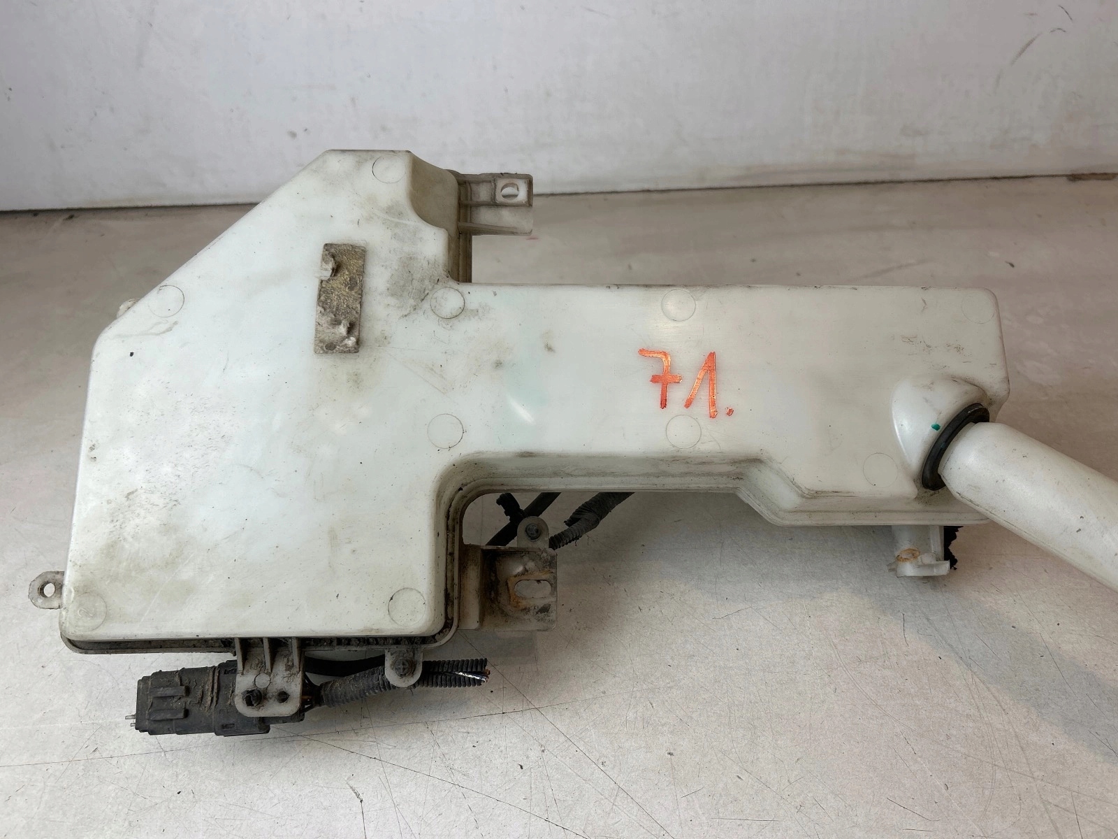 washer fluid tank Ford Transit Custom MK8