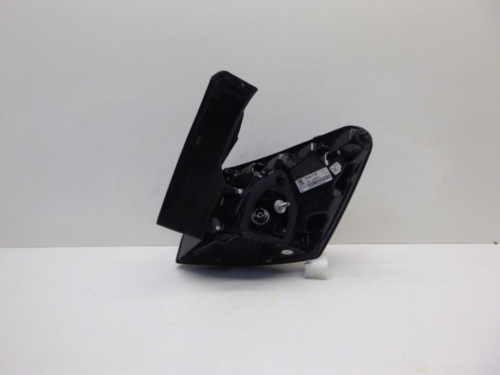 PEUGEOT 3008 II P84 16- light rear left