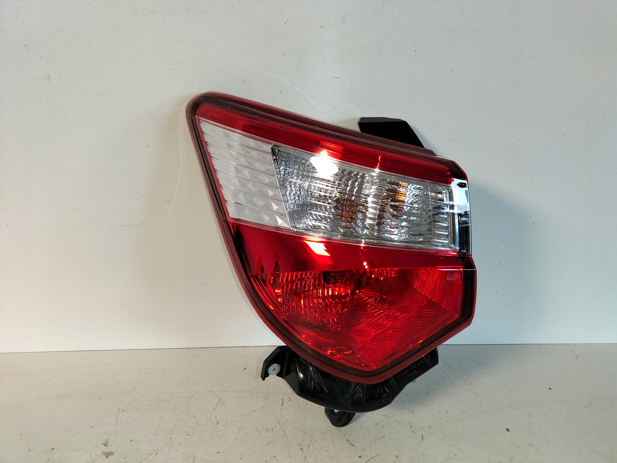 TOYOTA YARIS III LIFT 17+ LEWA TYLNA LAMPA ORYGINAŁ