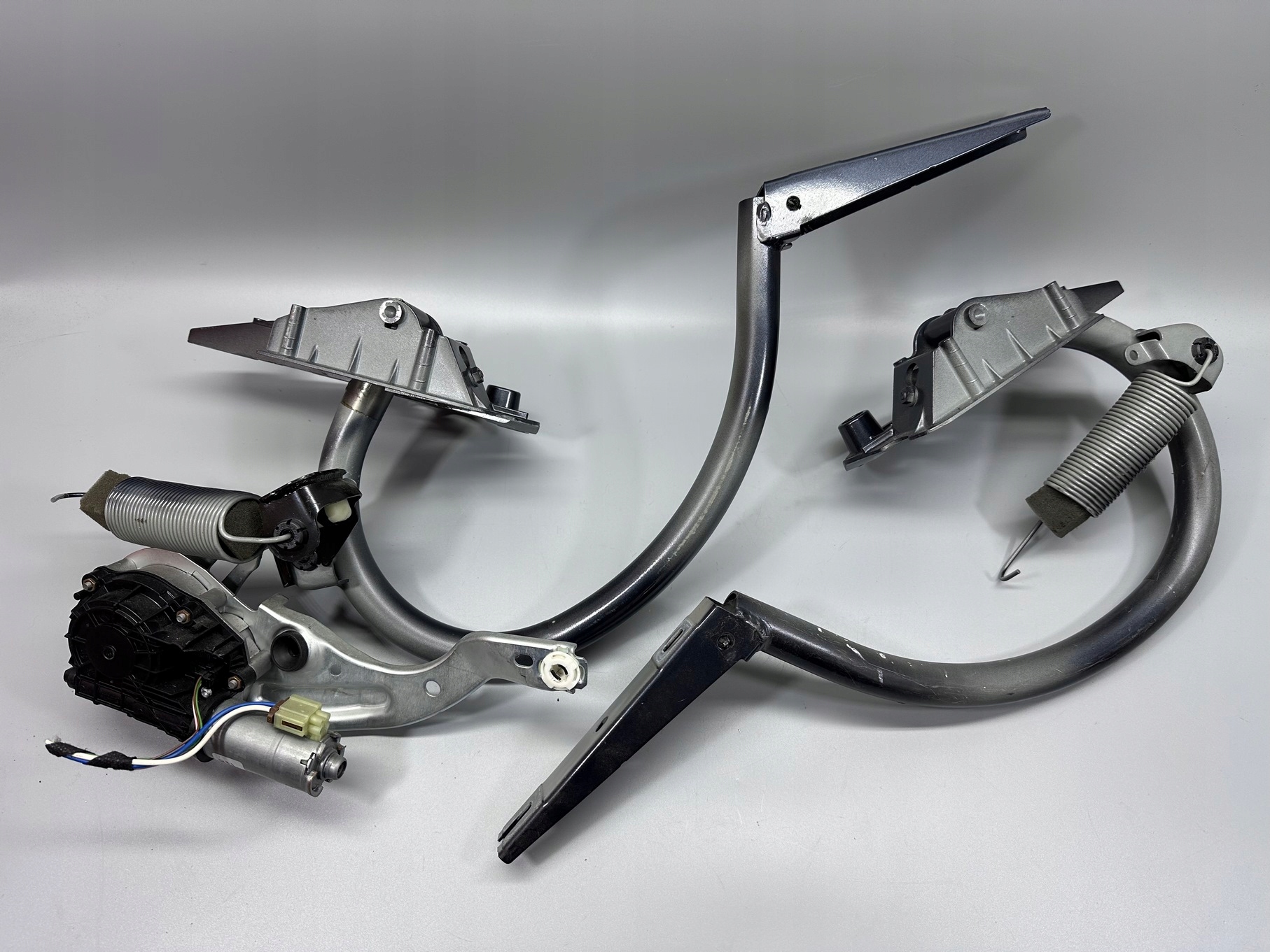 A2057500428 A2058200042 - MERCEDES W205 петлі багажника + привід