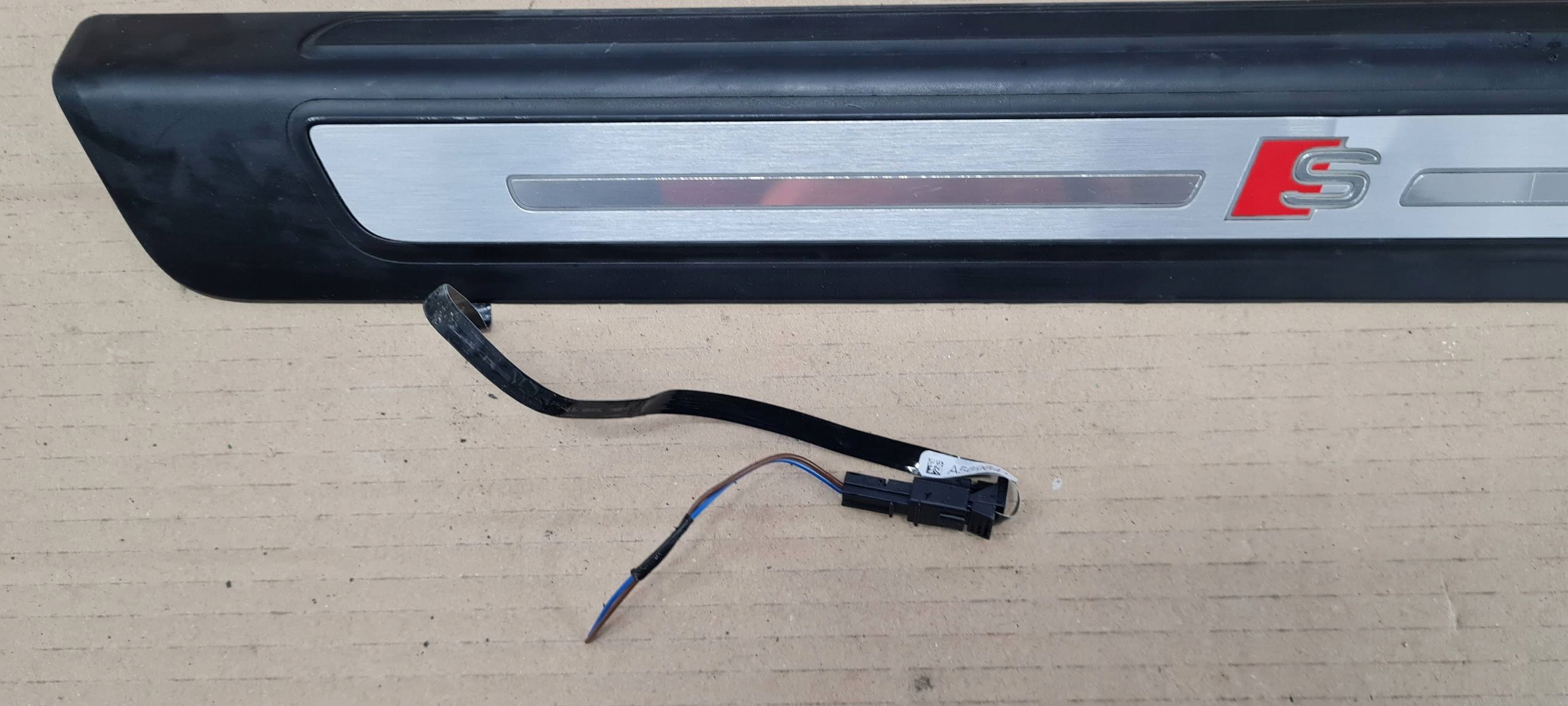 SQ5 80A Q5 moulding cap threshold right front SLINE LED 1 SZTUKA 80A947418