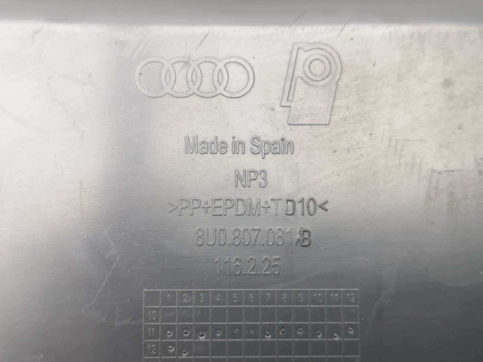 cache face avant avant Audi Q3 8U 8U0807081B neuf original