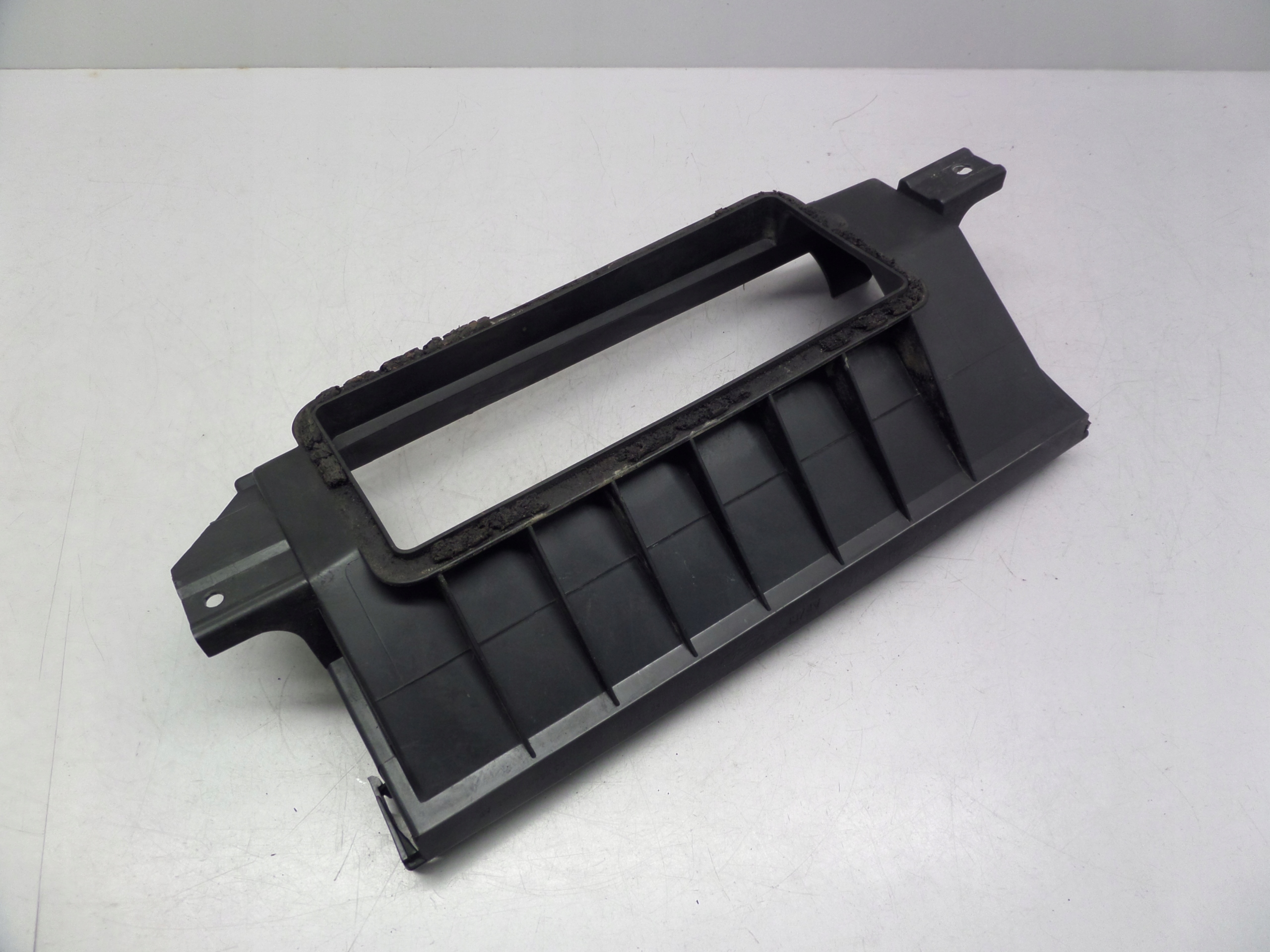 OBUDOWA FILTRA KABINOWEGO FOCUS MK1 98-05 Numer katalogowy części XS4H19N619CF XS4H19N619AF XS4H19865AF