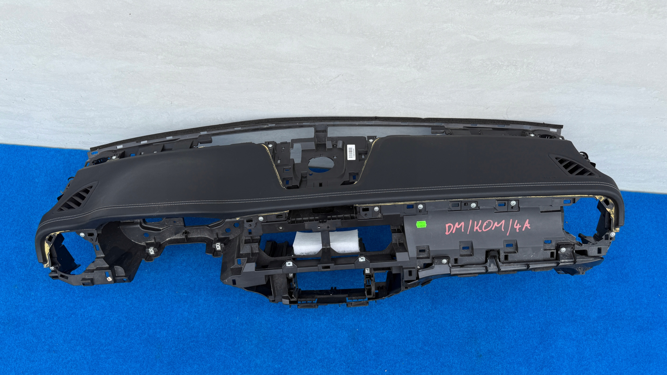 dashboard instrument panel console black MERCEDES X-KLASA W470 681005XF0A DM/KOM/4A