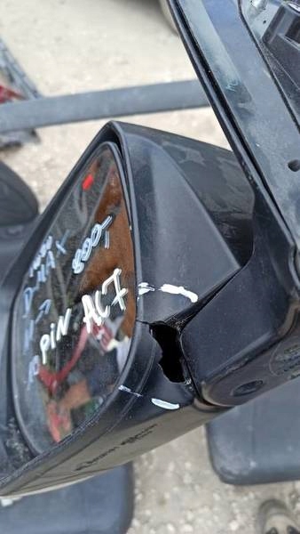 Isizu D-max 10- lusterko lewe 10 pin Kolor czarny