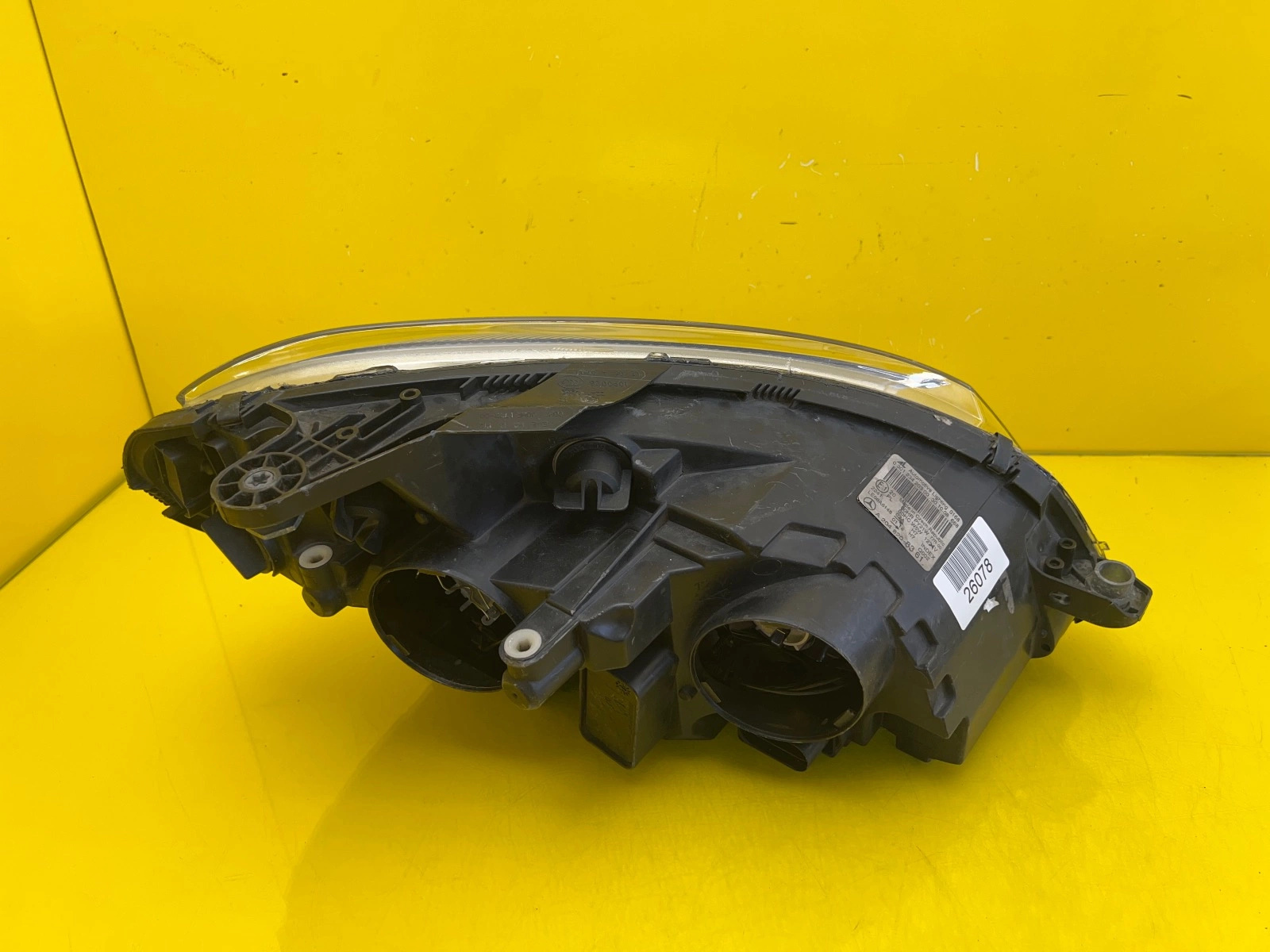 light left Mercedes C-Klasa W204 A2048208361