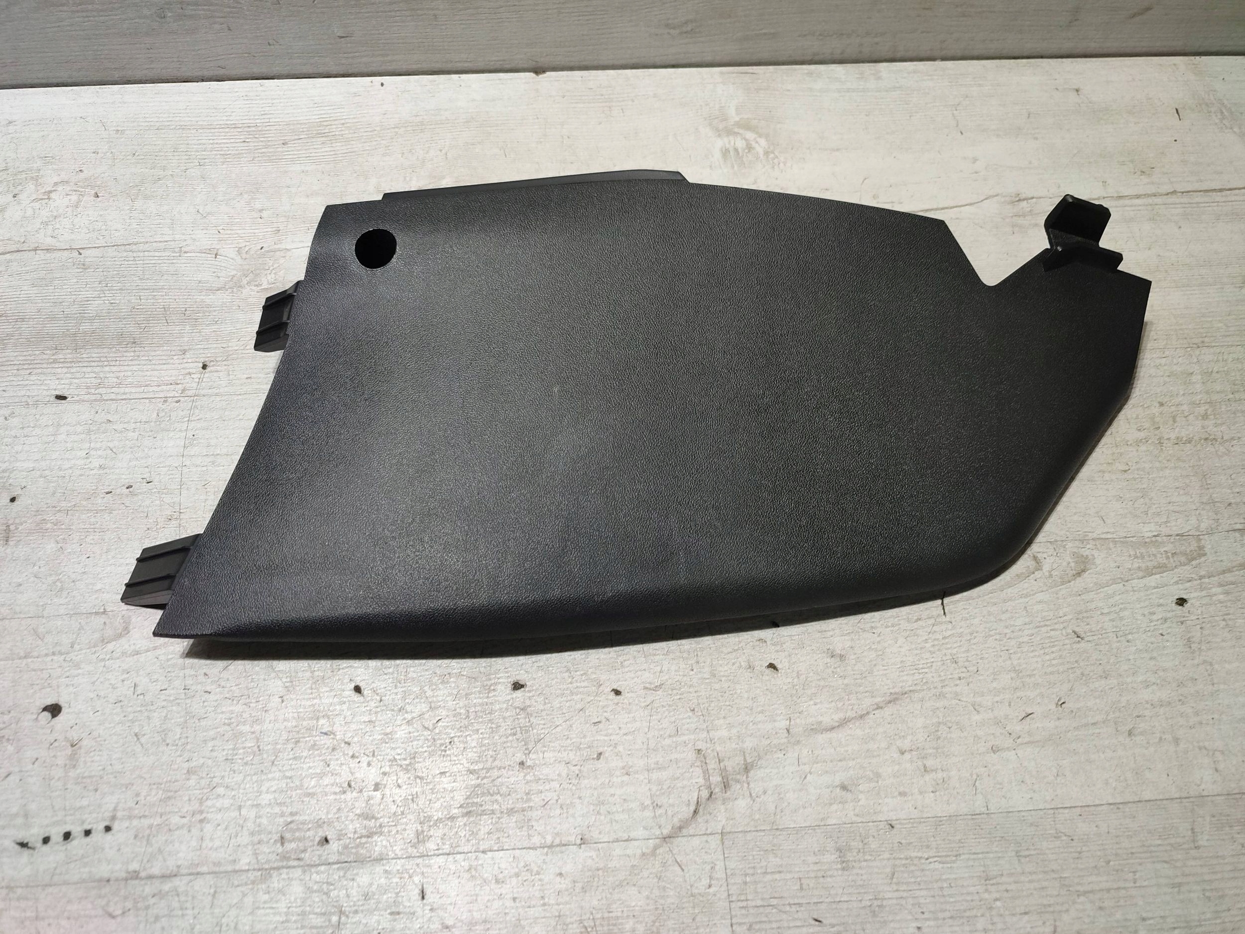 Peugeot 2008 and 2018 front side right dashboard instrument panel side cover