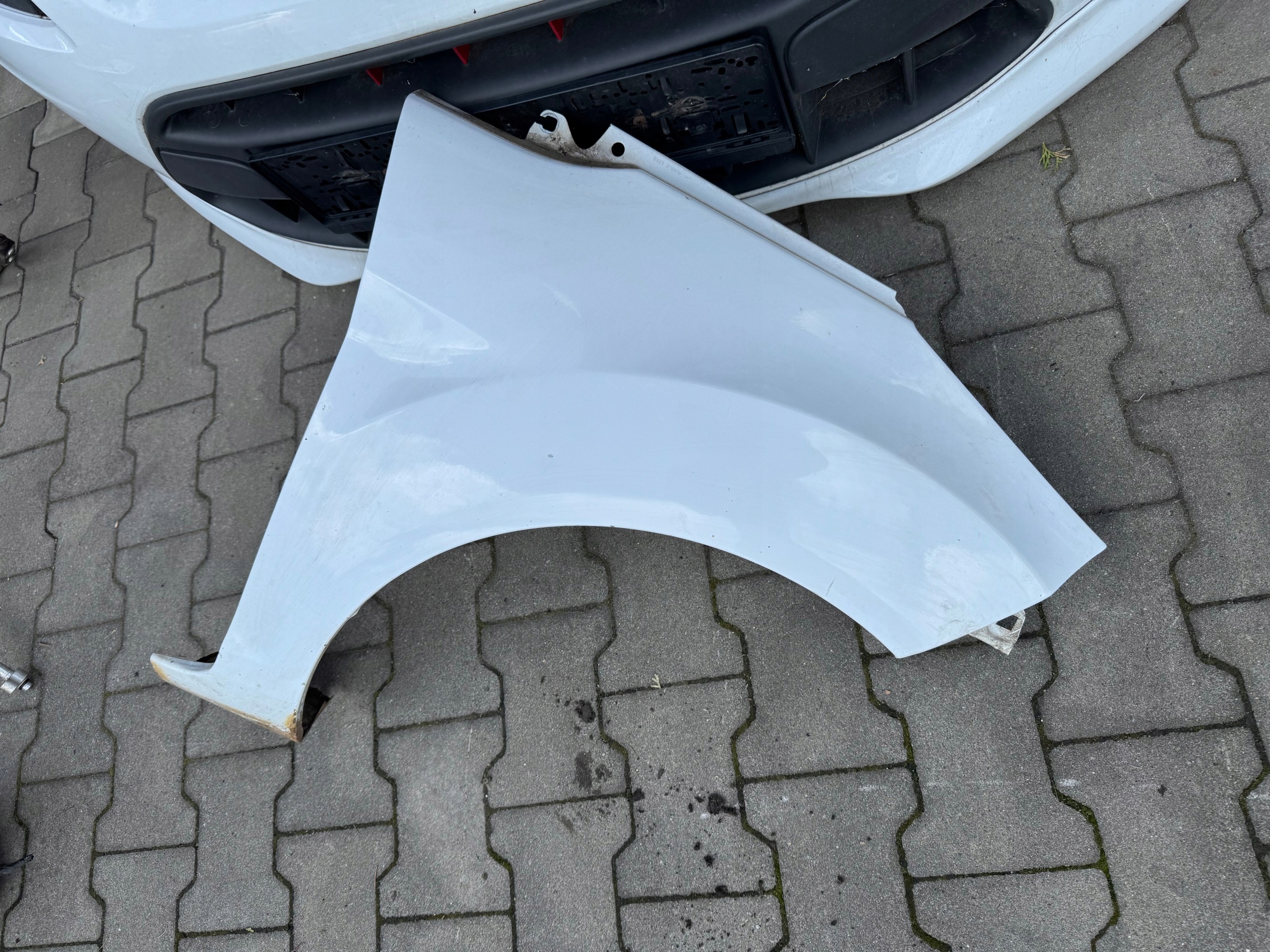 FORD FIESTA MK7 HB fender front right H9