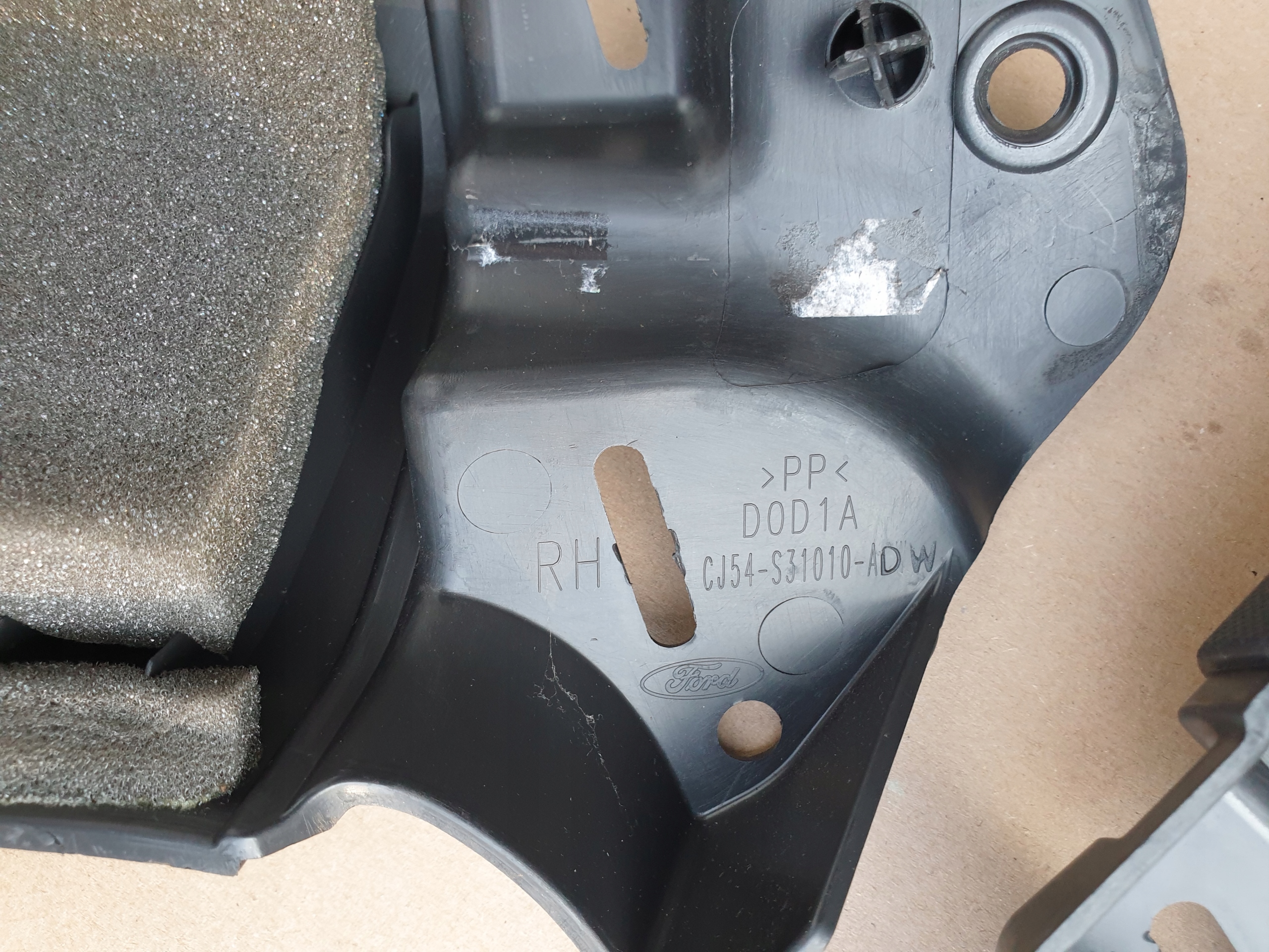 cover side SLUPKA left right FORD KUGA II OE