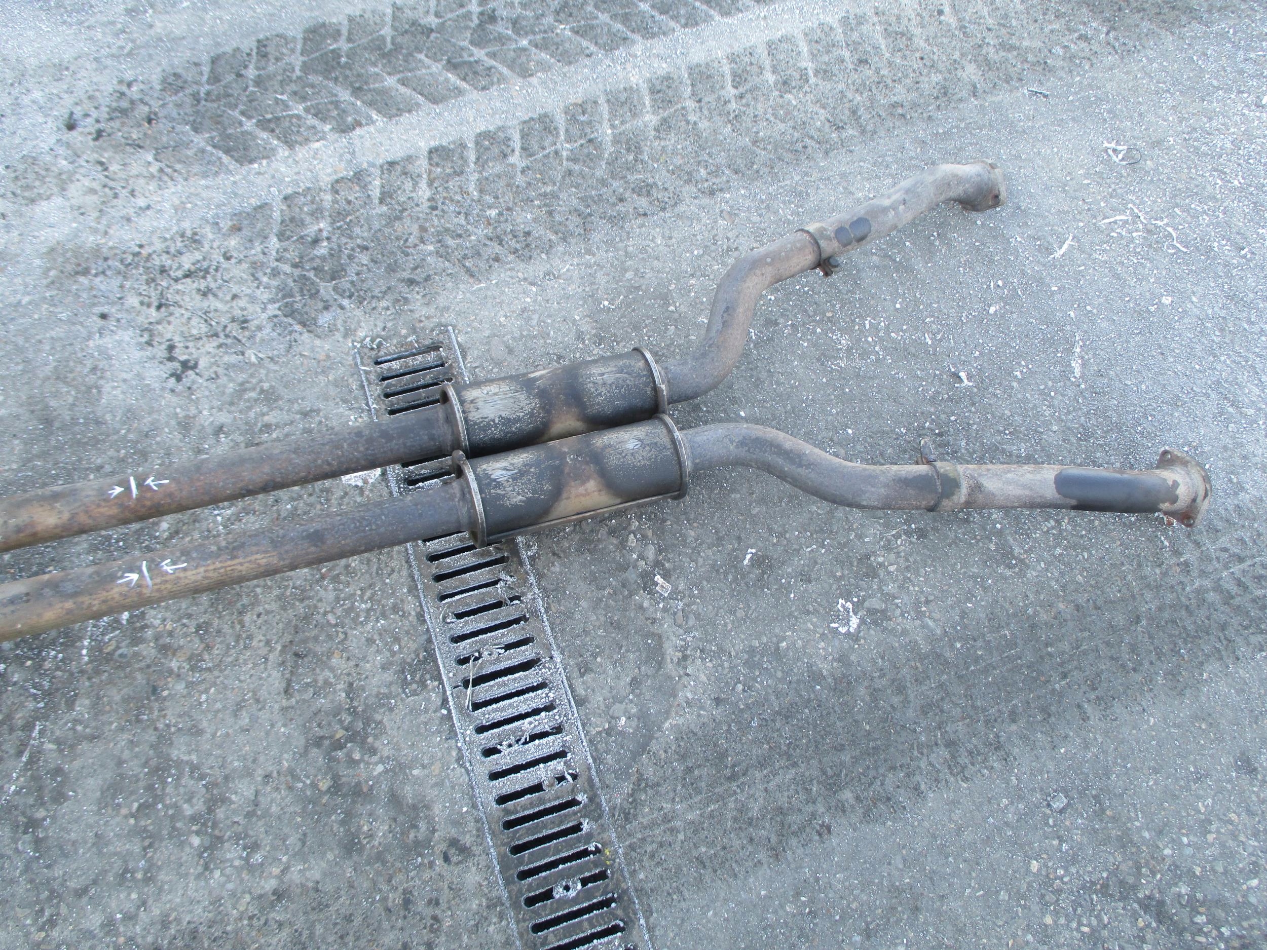 BMW E65 4.4i 01-05 WYDECH TŁUMIK PRZEDNI