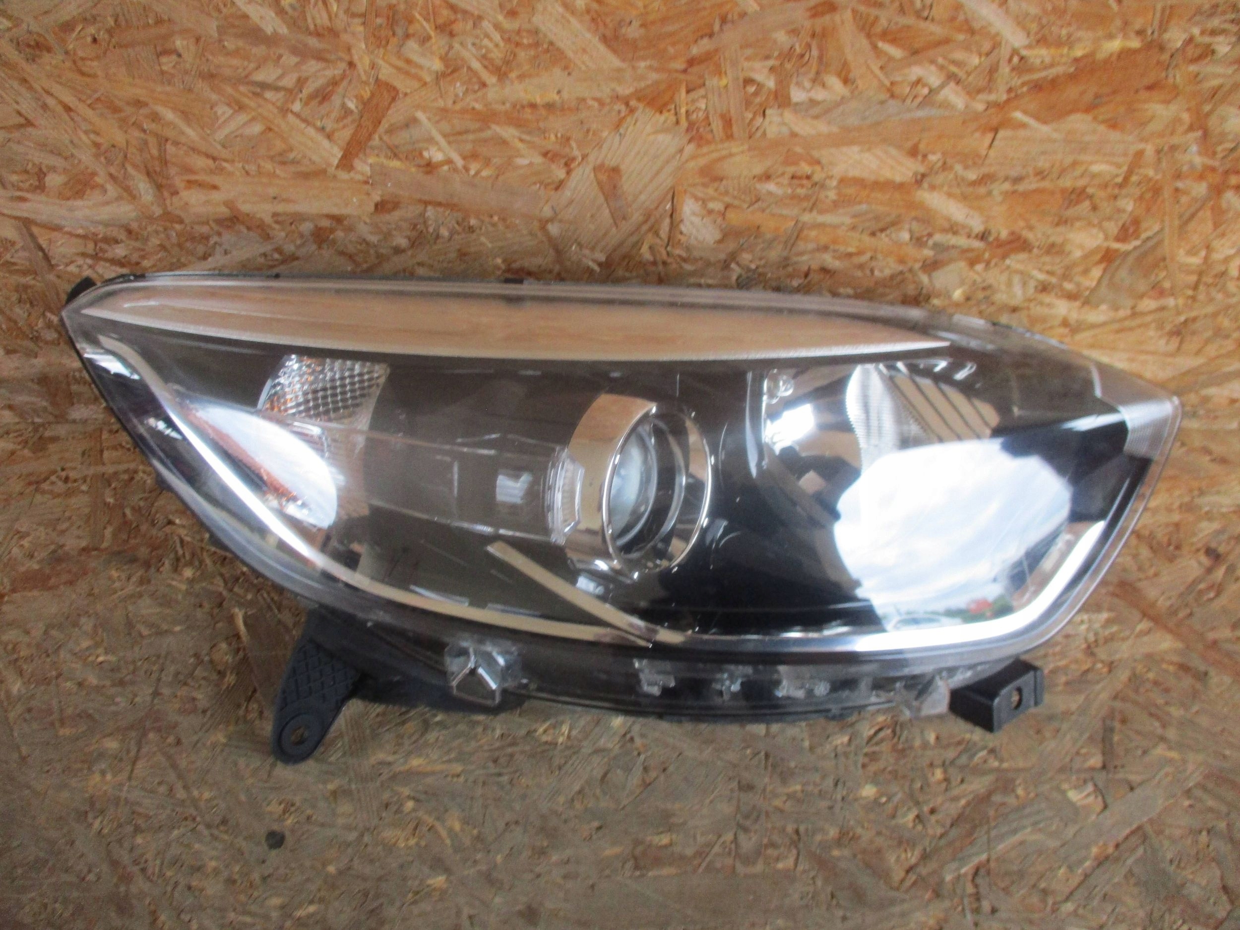 light front front right RENAULT CAPTUR and