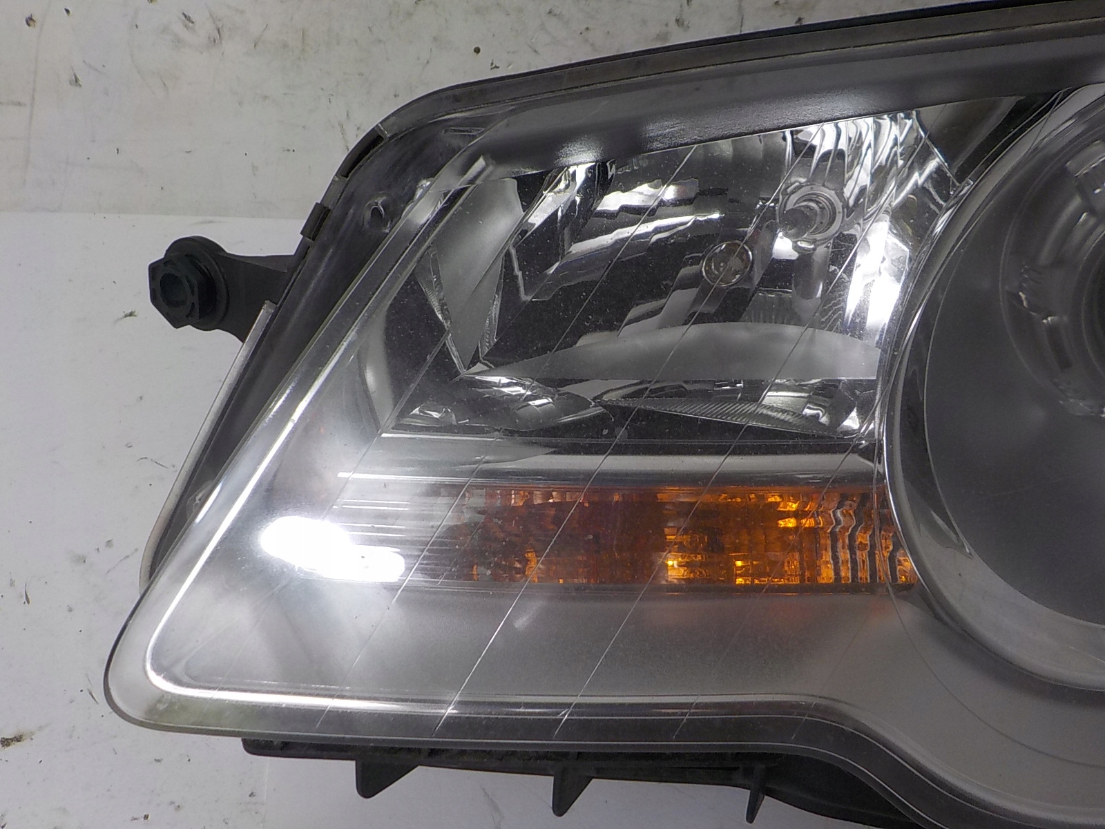 VOLKSWAGEN TOURAN and LIFT light left front front UK